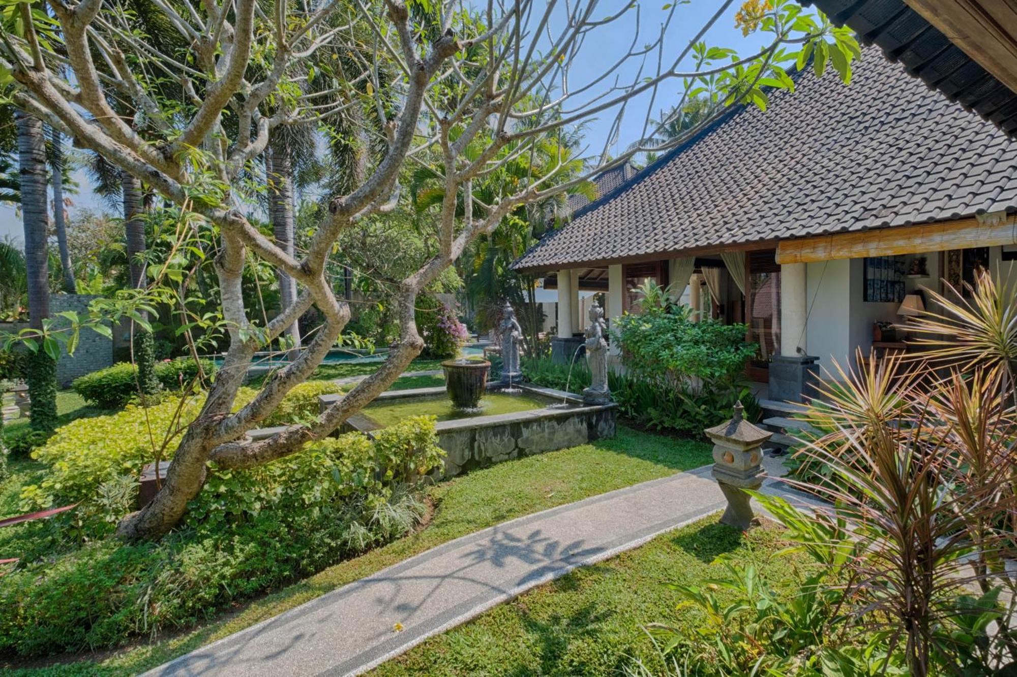 Four-Bedroom Villa with Private Pool and Garden View (2 minutes walk from beach) - Photo 25