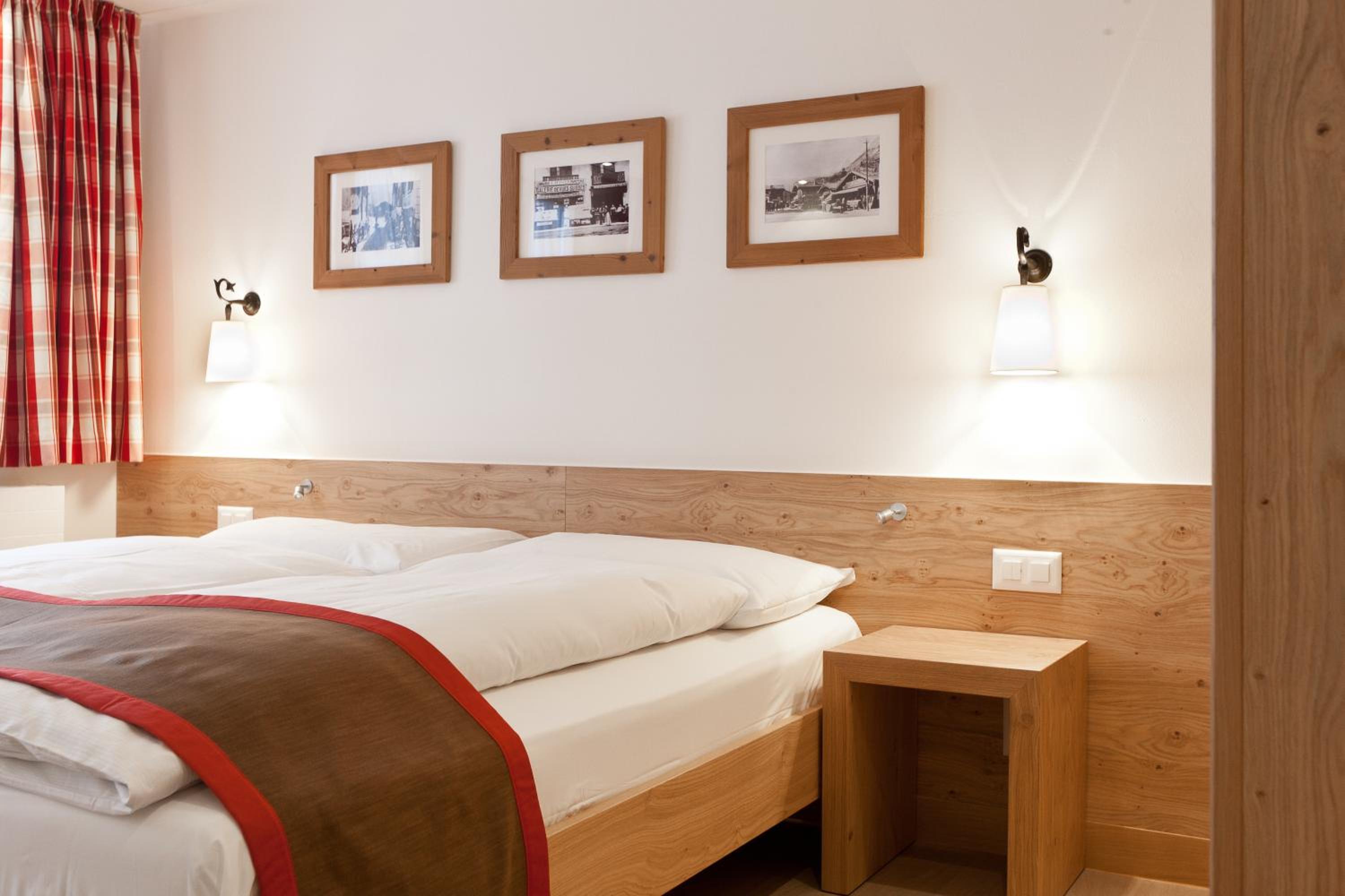 Chalet Double Room with Balcony and Matterhorn View - Photo 2