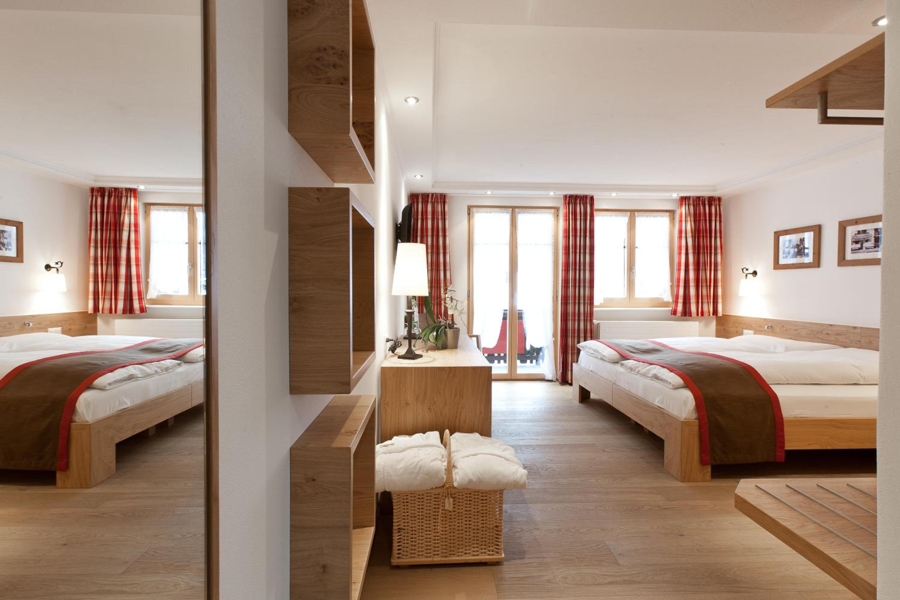 Chalet Double Room with Balcony and Matterhorn View - Photo 9