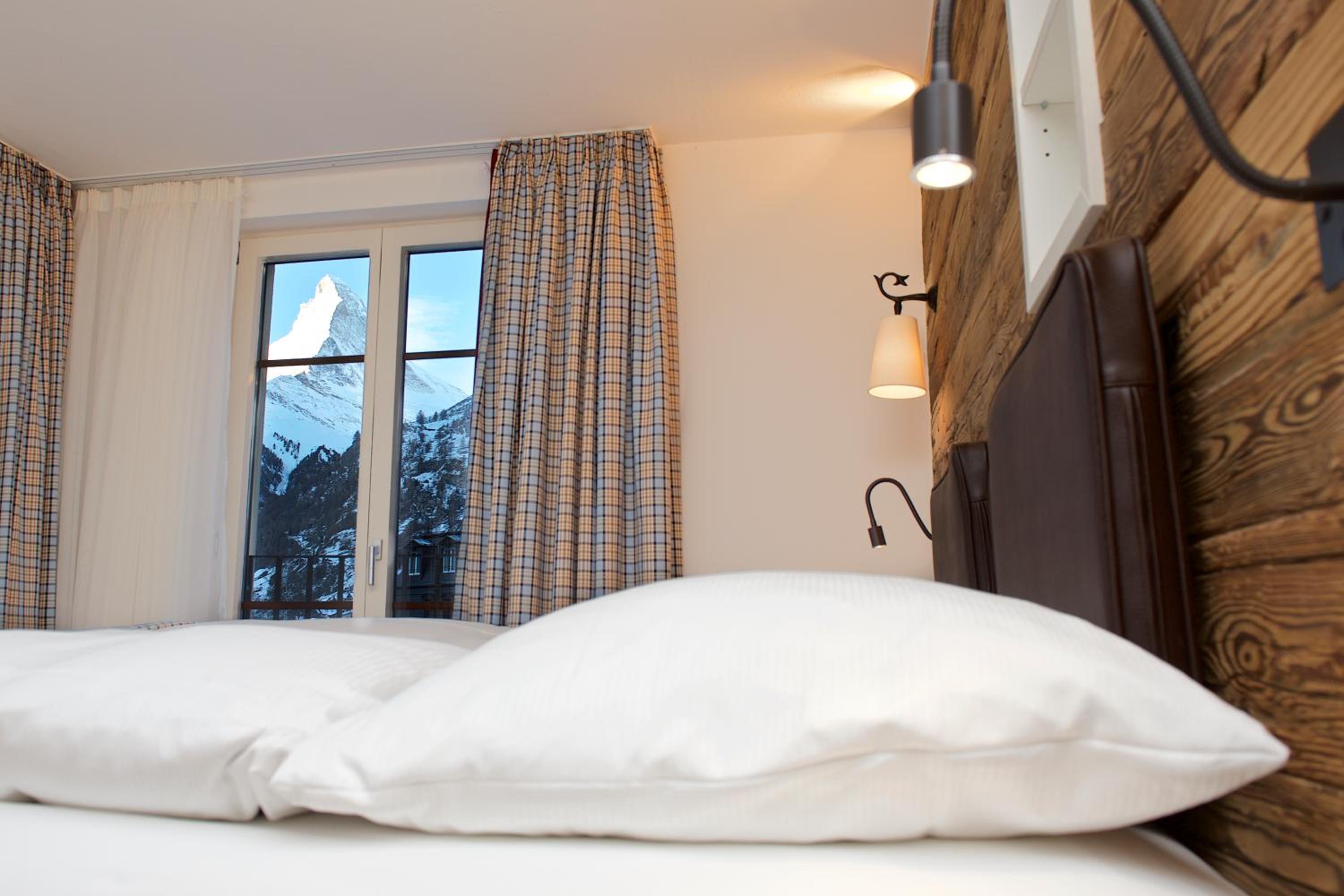 Panorama Double Room with Balcony and Matterhorn View - Photo 2