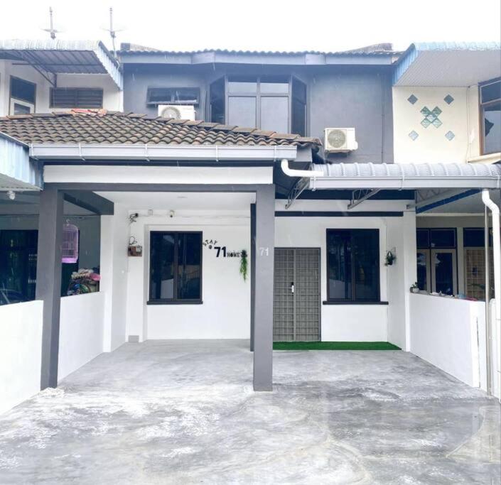 Four-Bedroom House photo 1