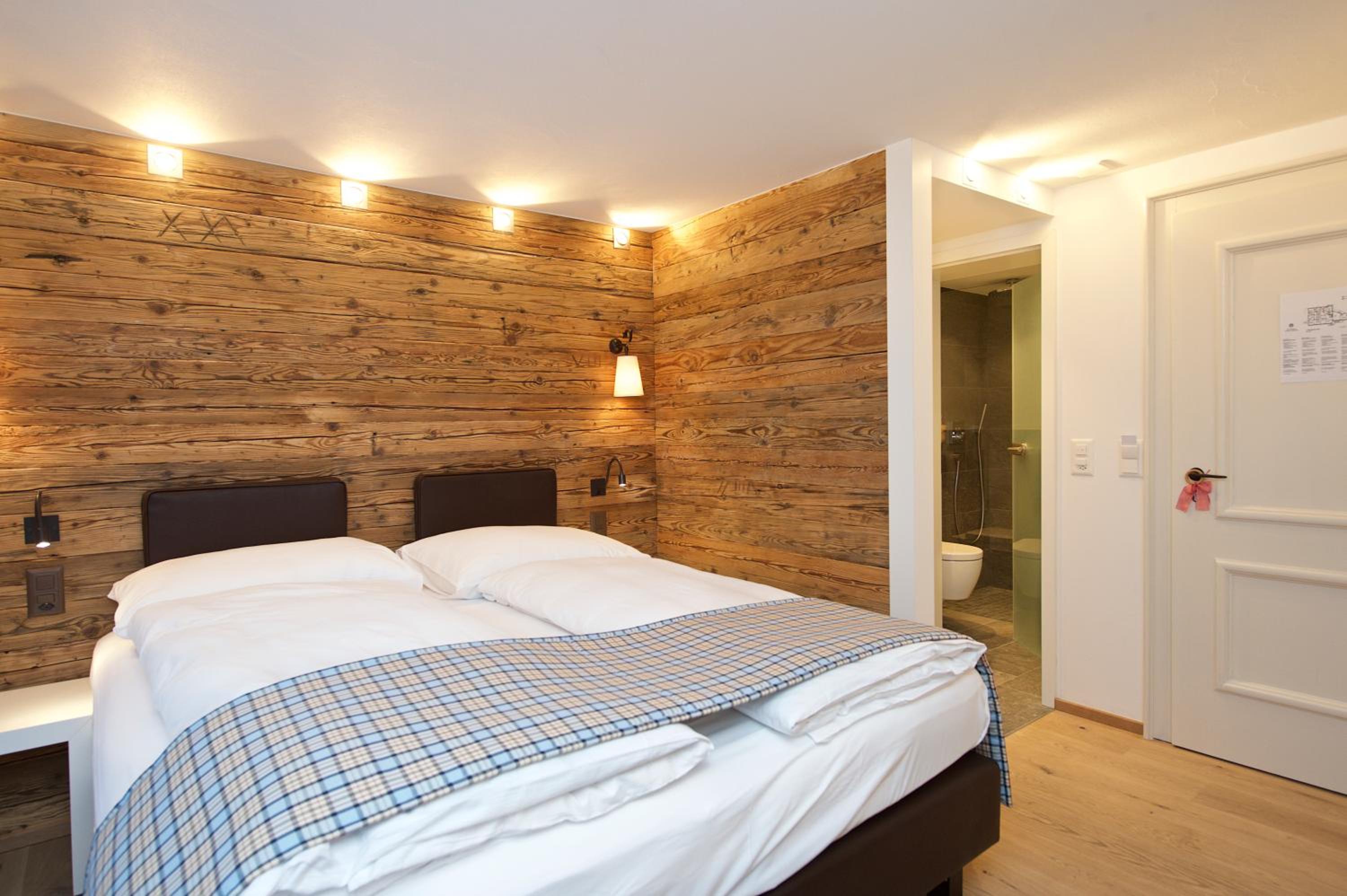 Romantic Double Room with Balcony and Matterhorn View - Photo 1
