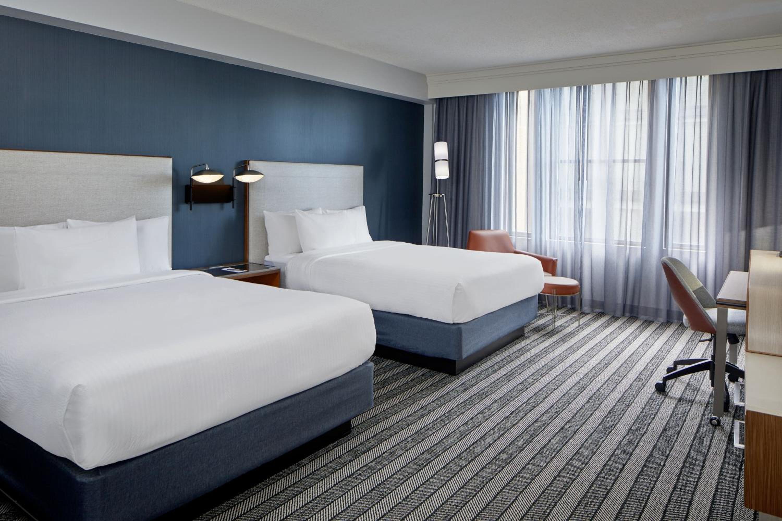 Queen Room with Two Queen Beds - Newly Renovated - Photo 2