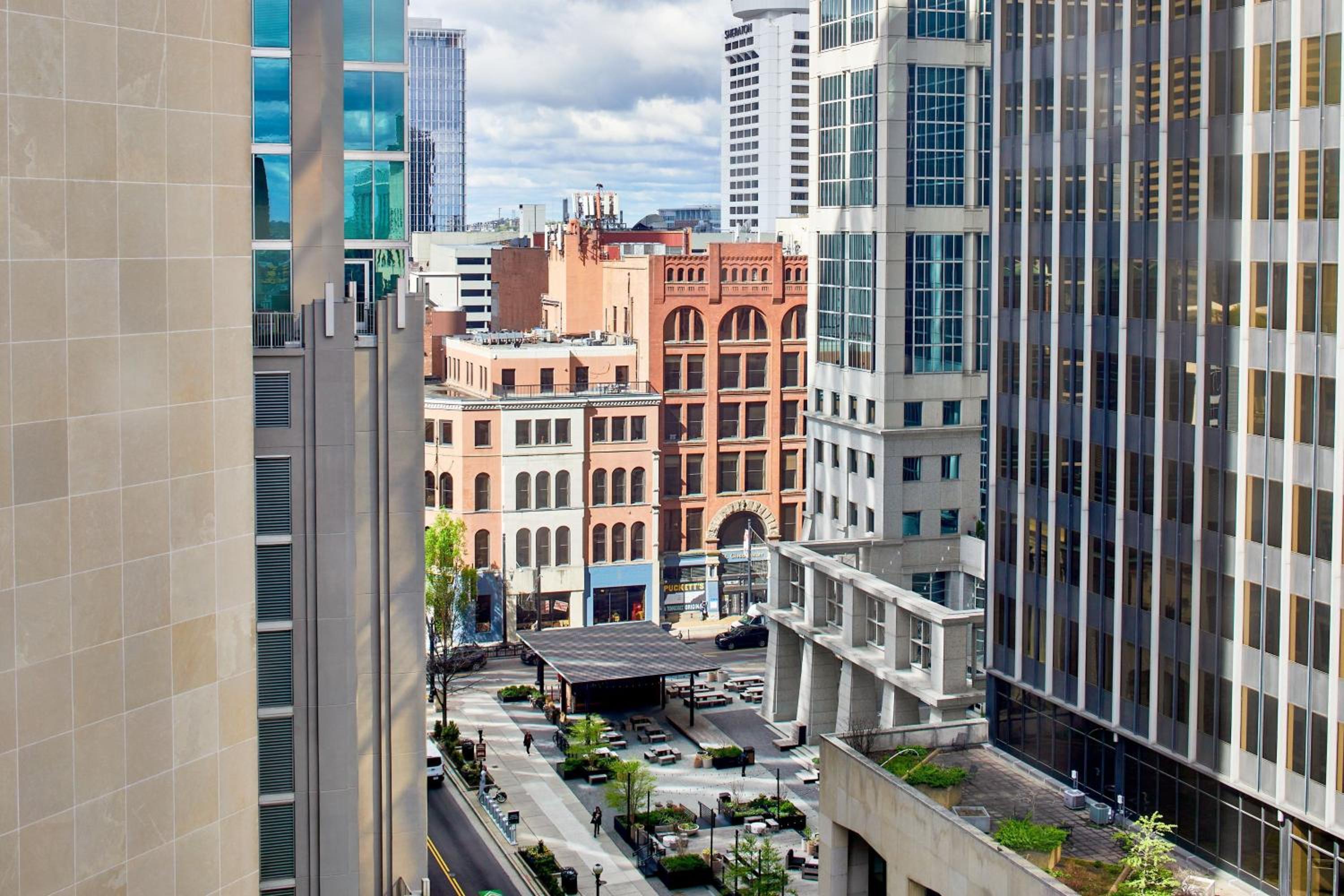 King Room with City View - Hearing Accessible