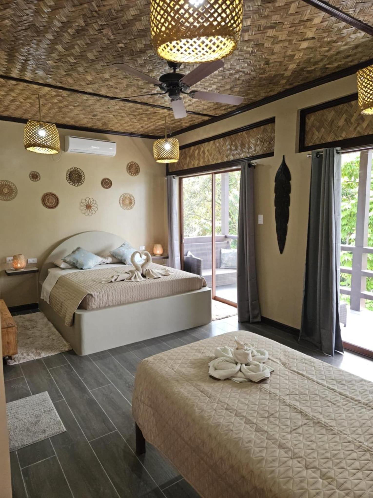 Deluxe Suite with Sea View - Photo 2