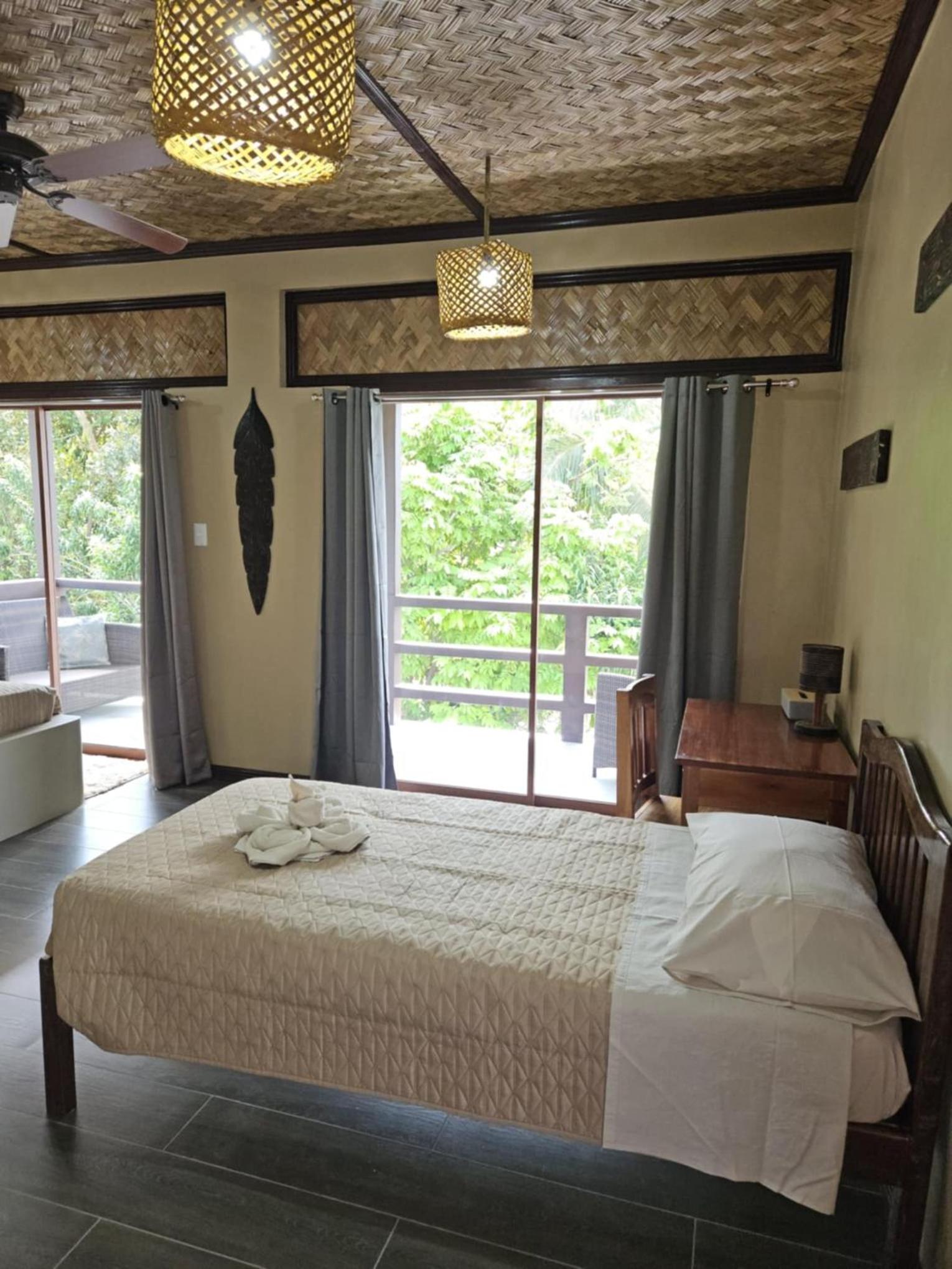 Deluxe Suite with Sea View - Photo 1