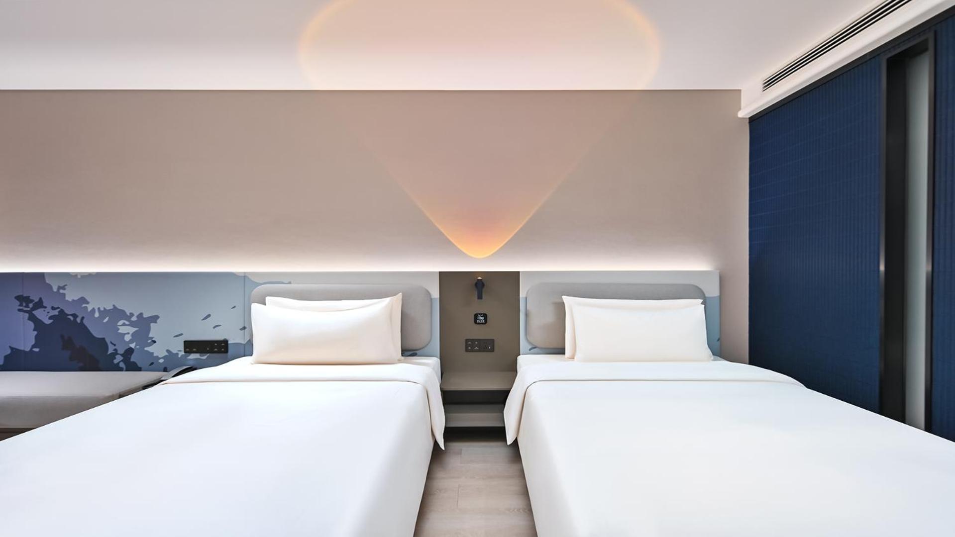 Light Twin Room  photo 3