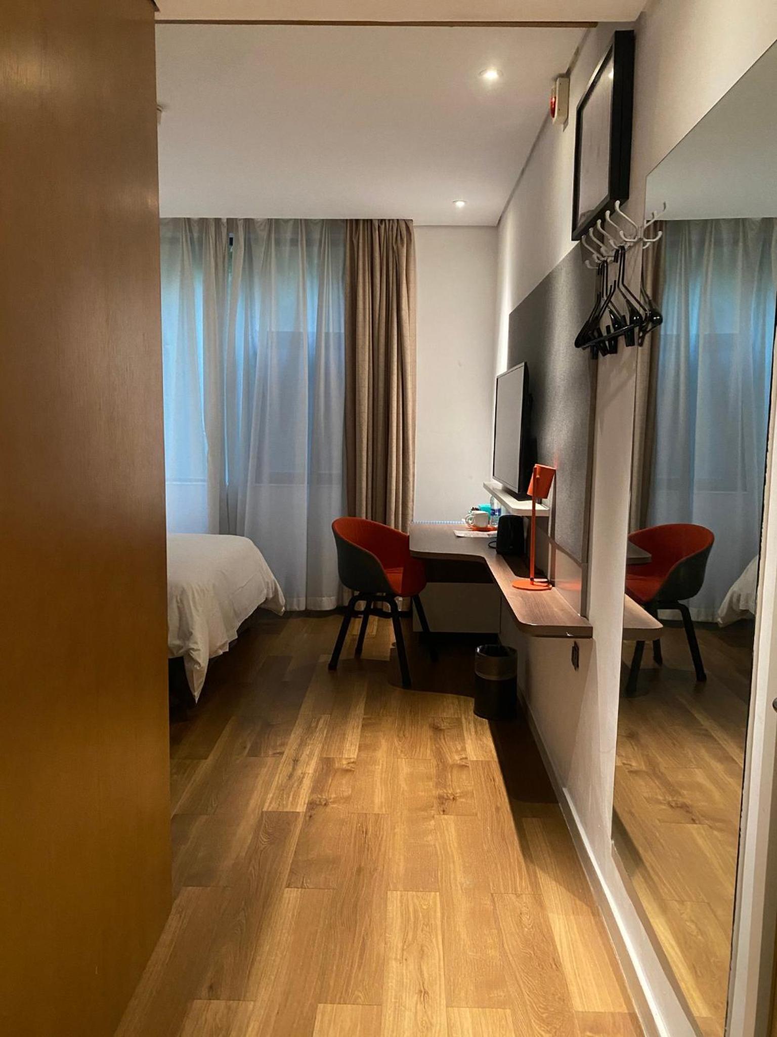 Standard Queen Room - Disability Access