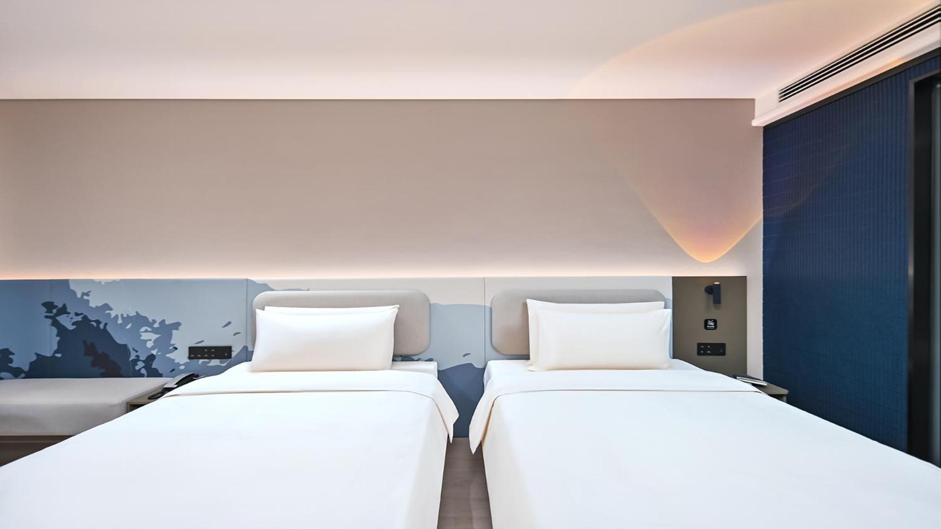 Light Twin Room  photo 2