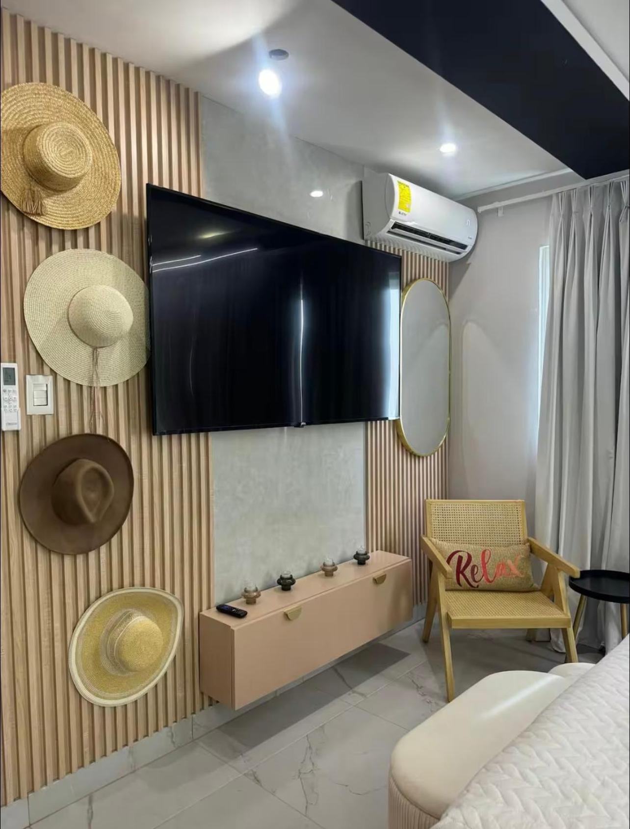 Two-Bedroom Apartment With Balcony And Terrace photo 3