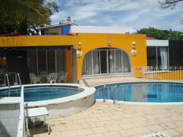 Five-Bedroom House photo 1