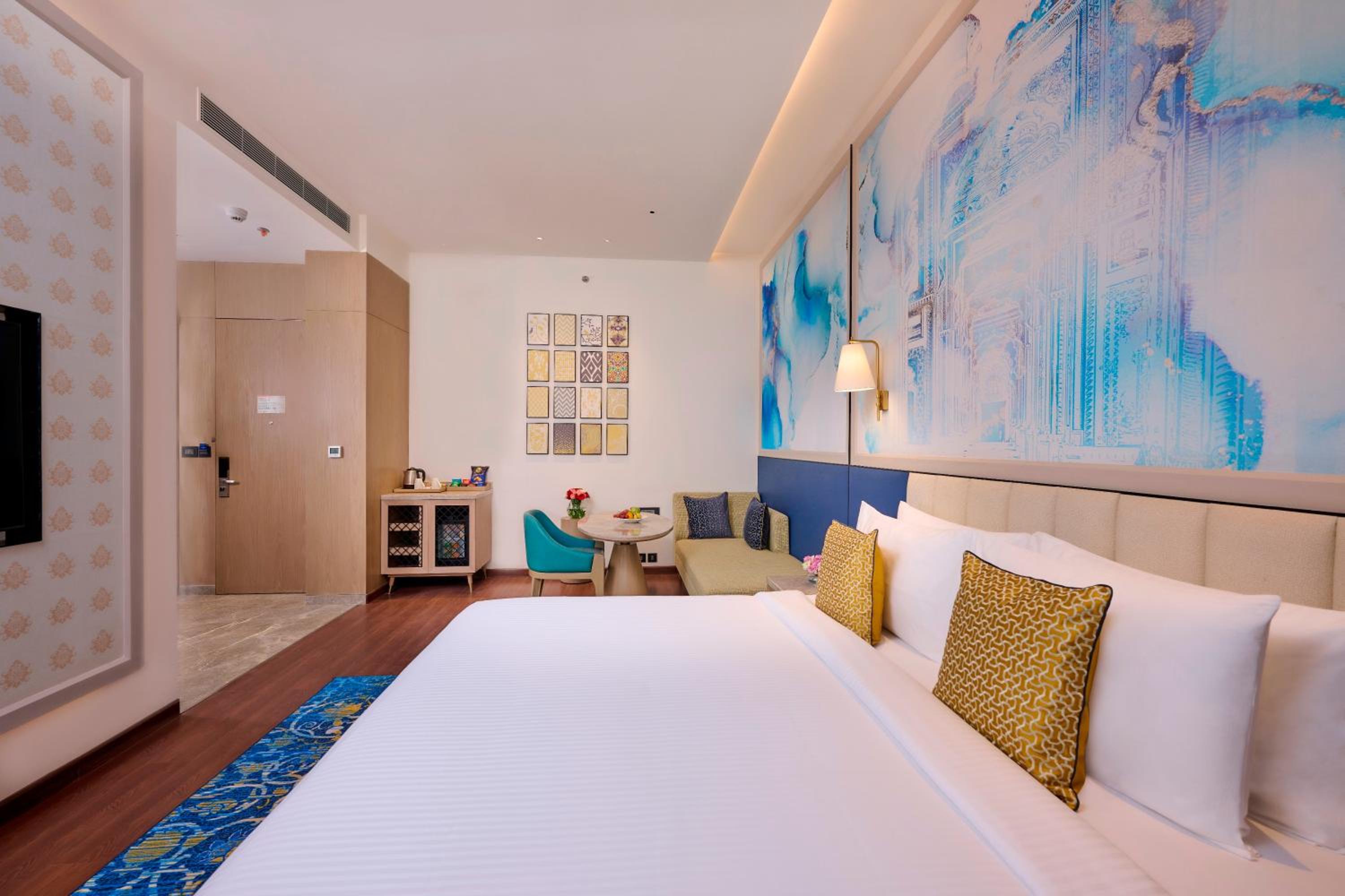 Deluxe Double Room with 20% off on Food & Beverage services , 15% Off on Laundry service   - Photo 1