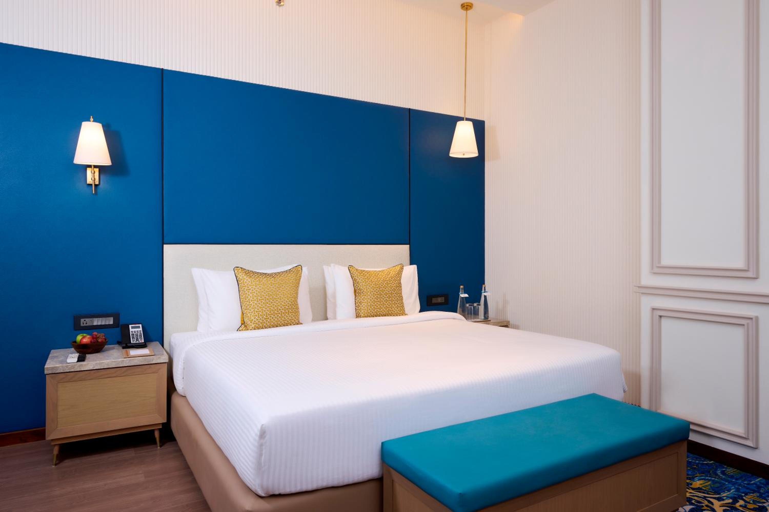 Junior Double Suite with City View - Photo 3