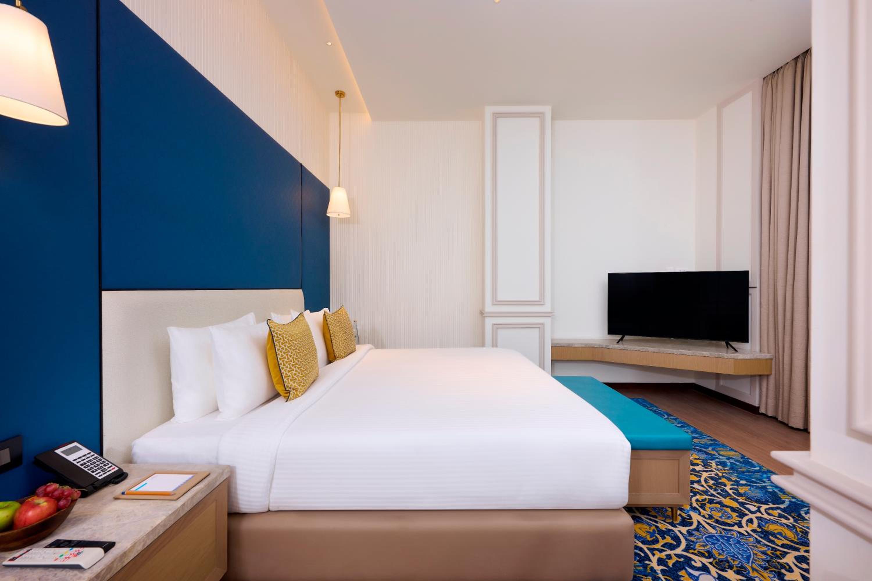 Junior Double Suite with City View - Photo 2