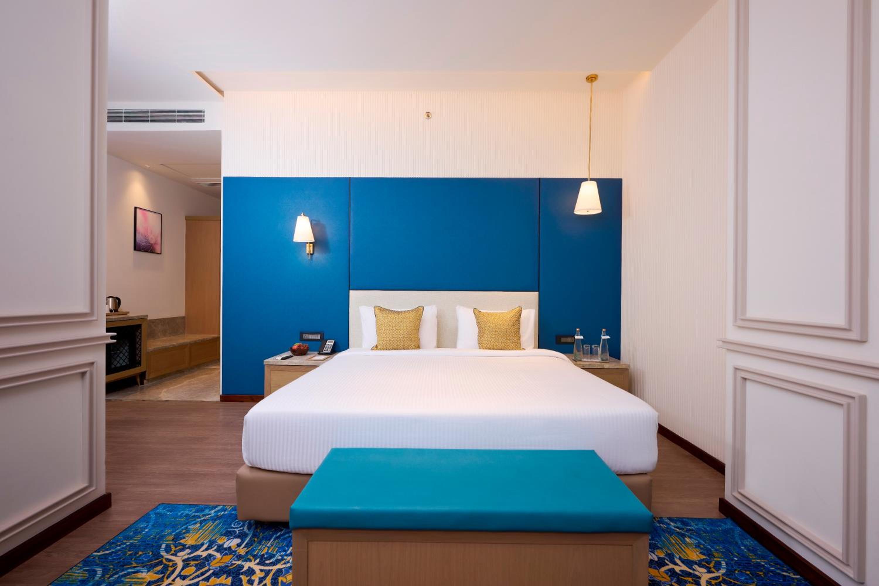 Junior Double Suite with City View - Photo 1