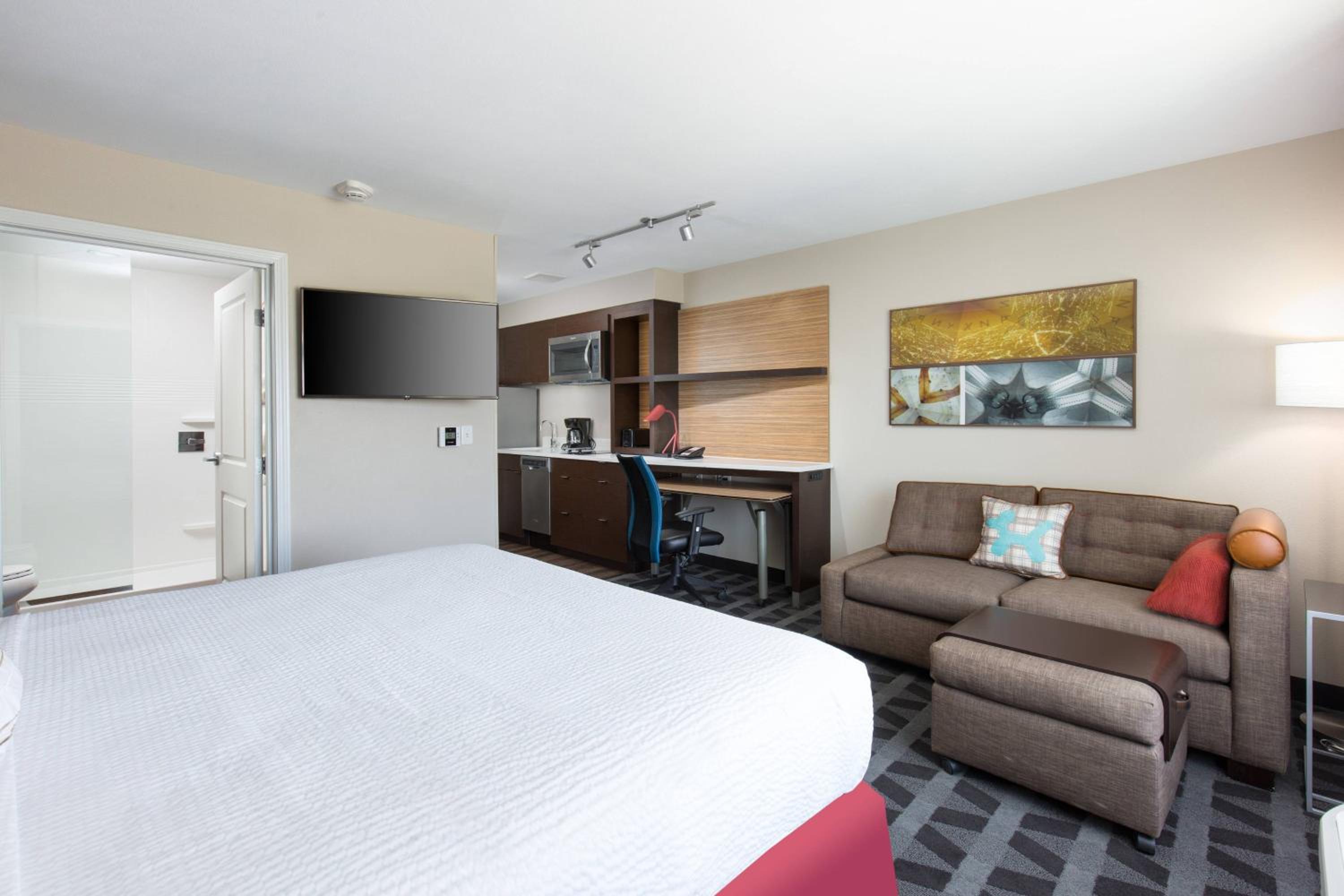 King Studio Suite with Sofa Bed - Hearing Accessible photo 1
