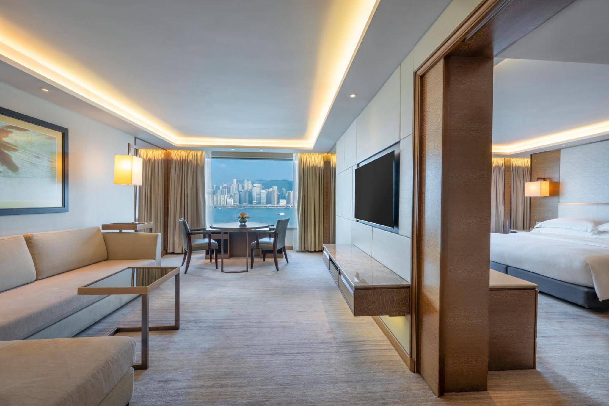 King Suite with Victoria Harbor View thumbnail 5