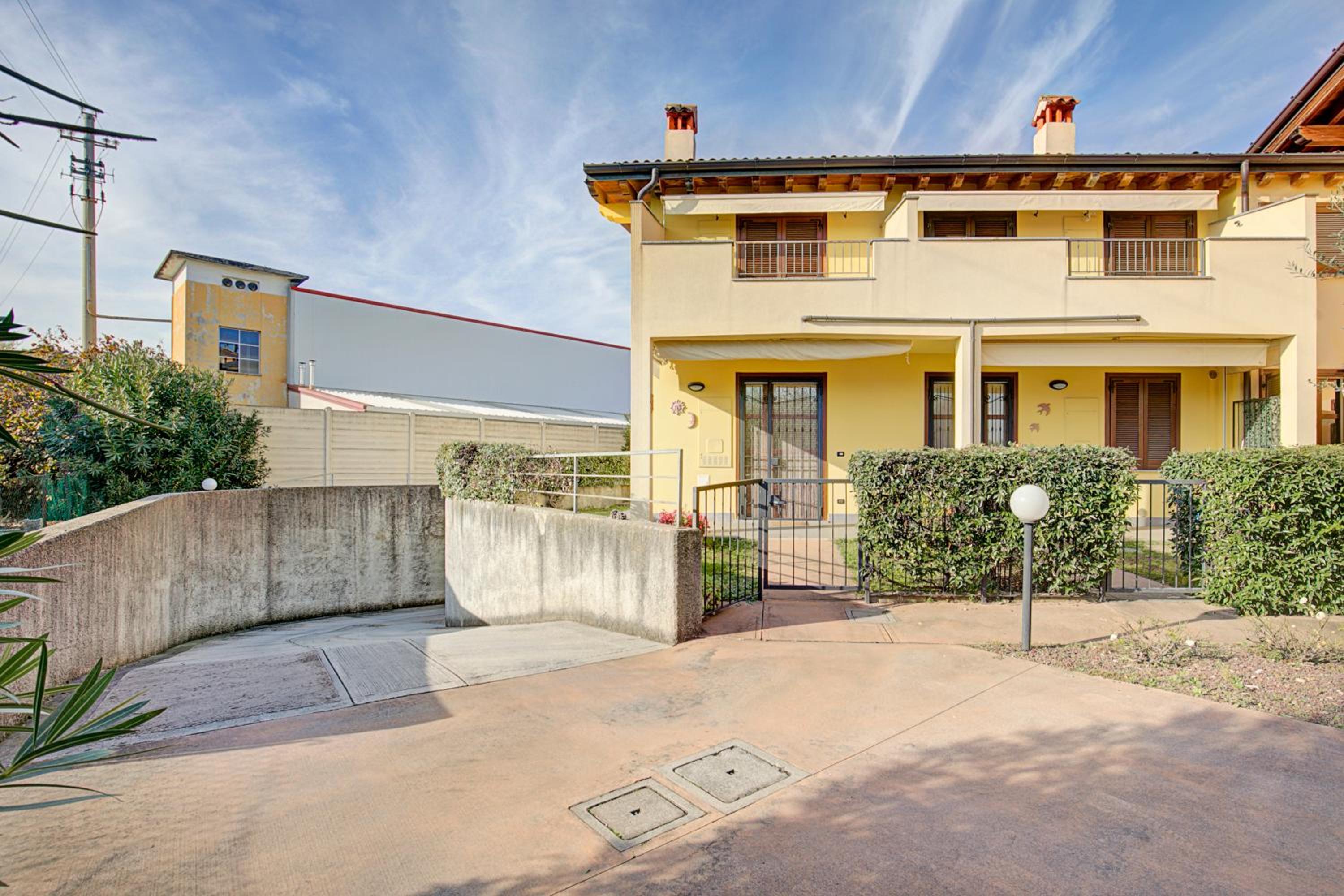 Apartment with Terrace photo 2