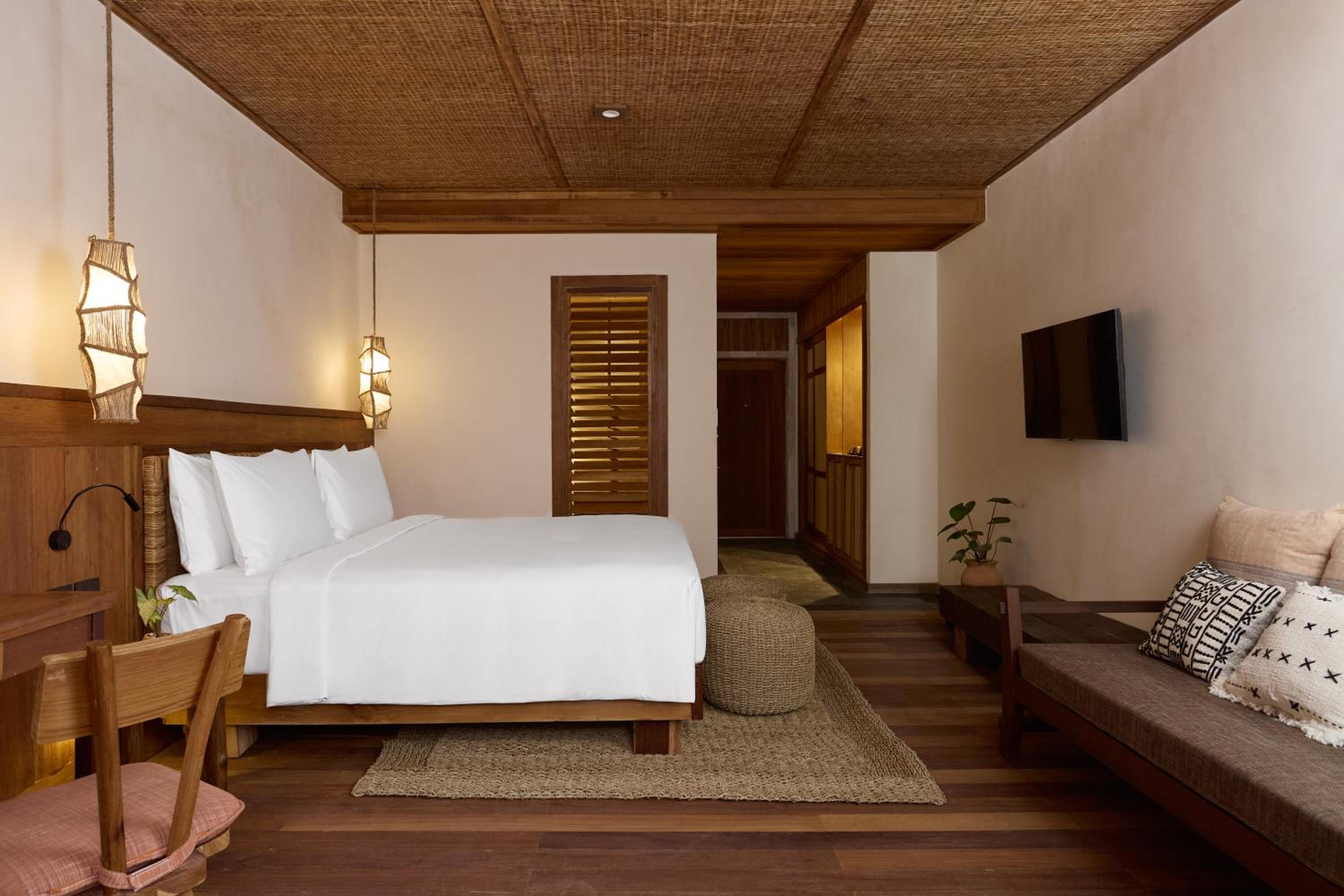 Premium King Room with City View