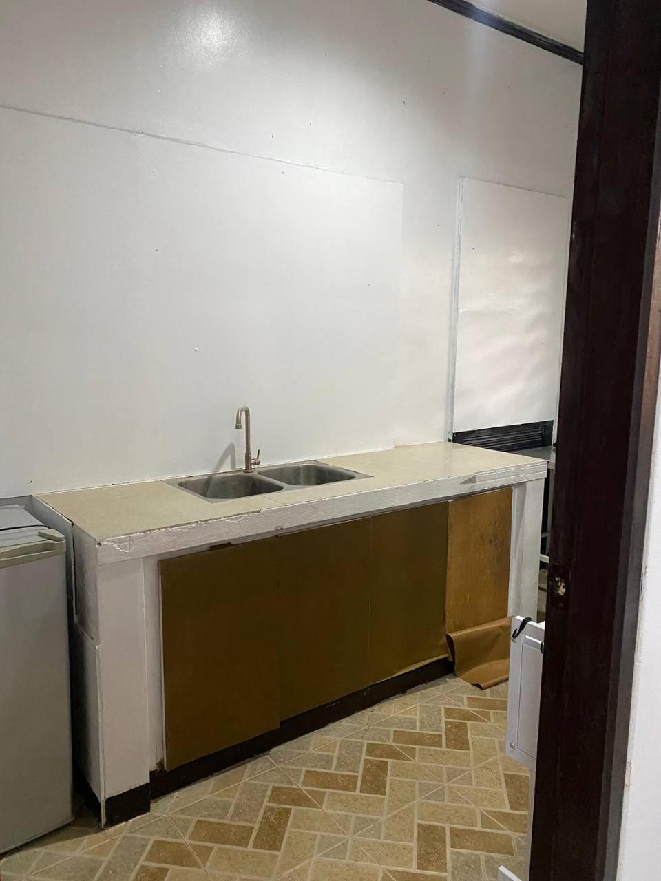 Family Room with Private Bathroom - Photo 4