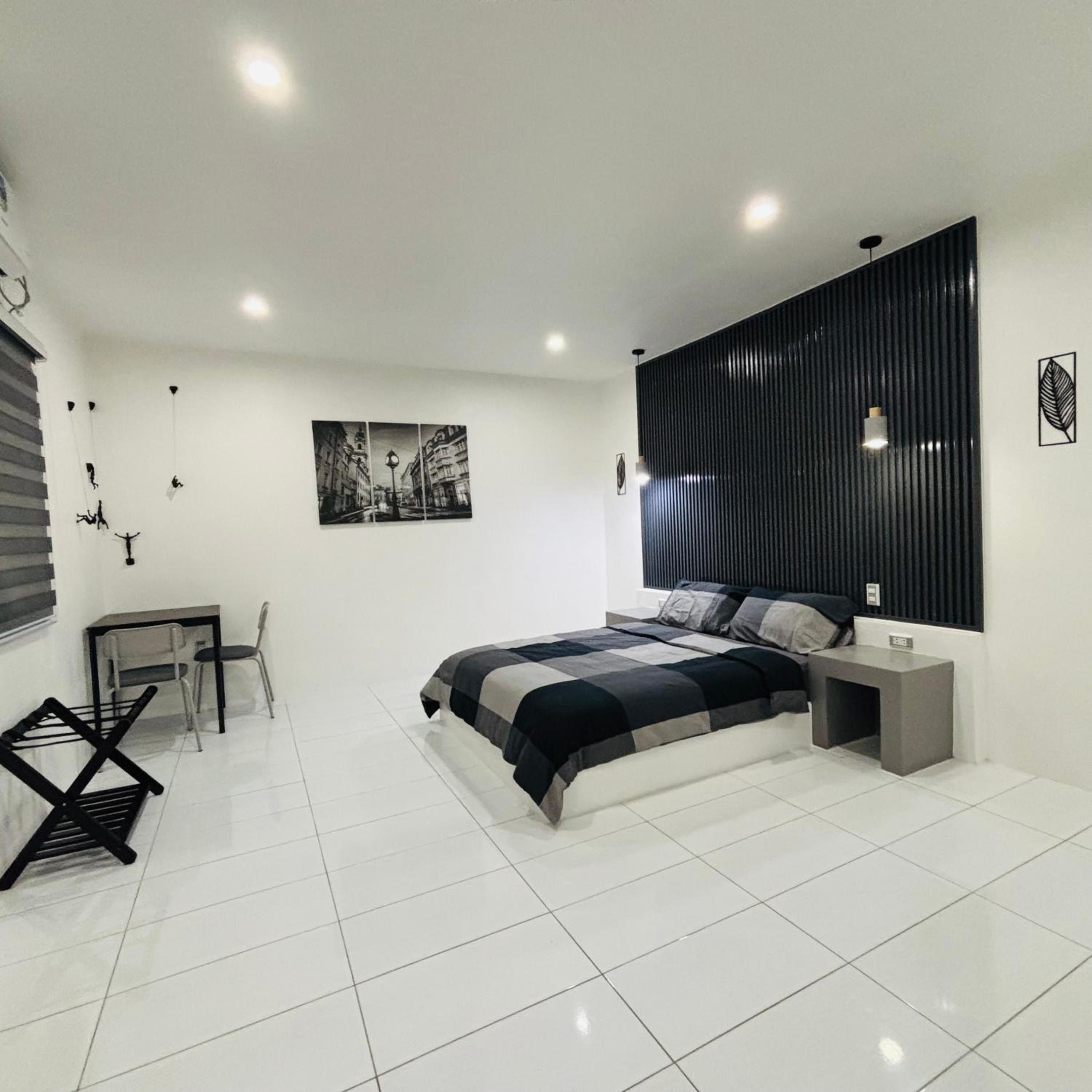 Queen Suite - Photo 4