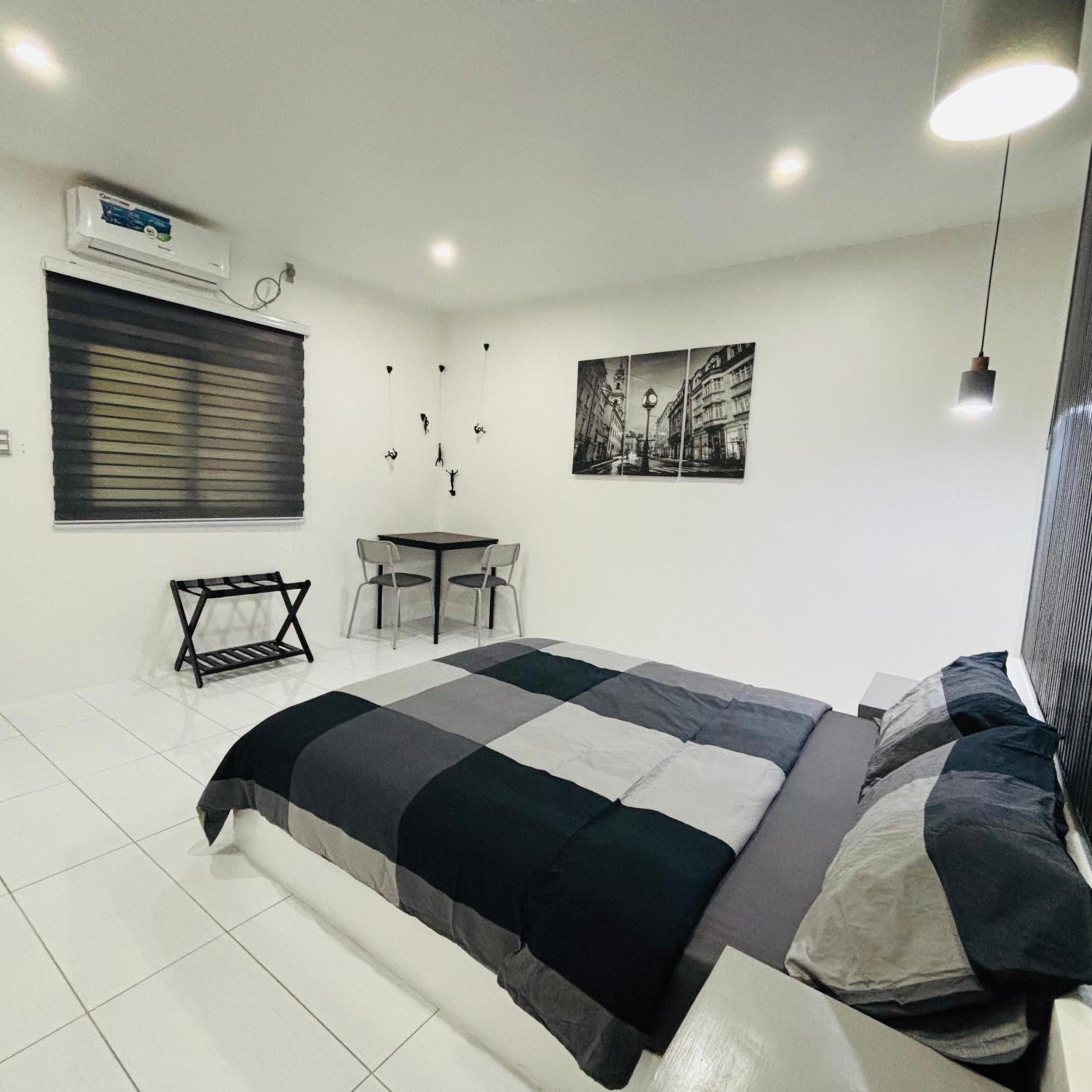 Queen Suite - Photo 7
