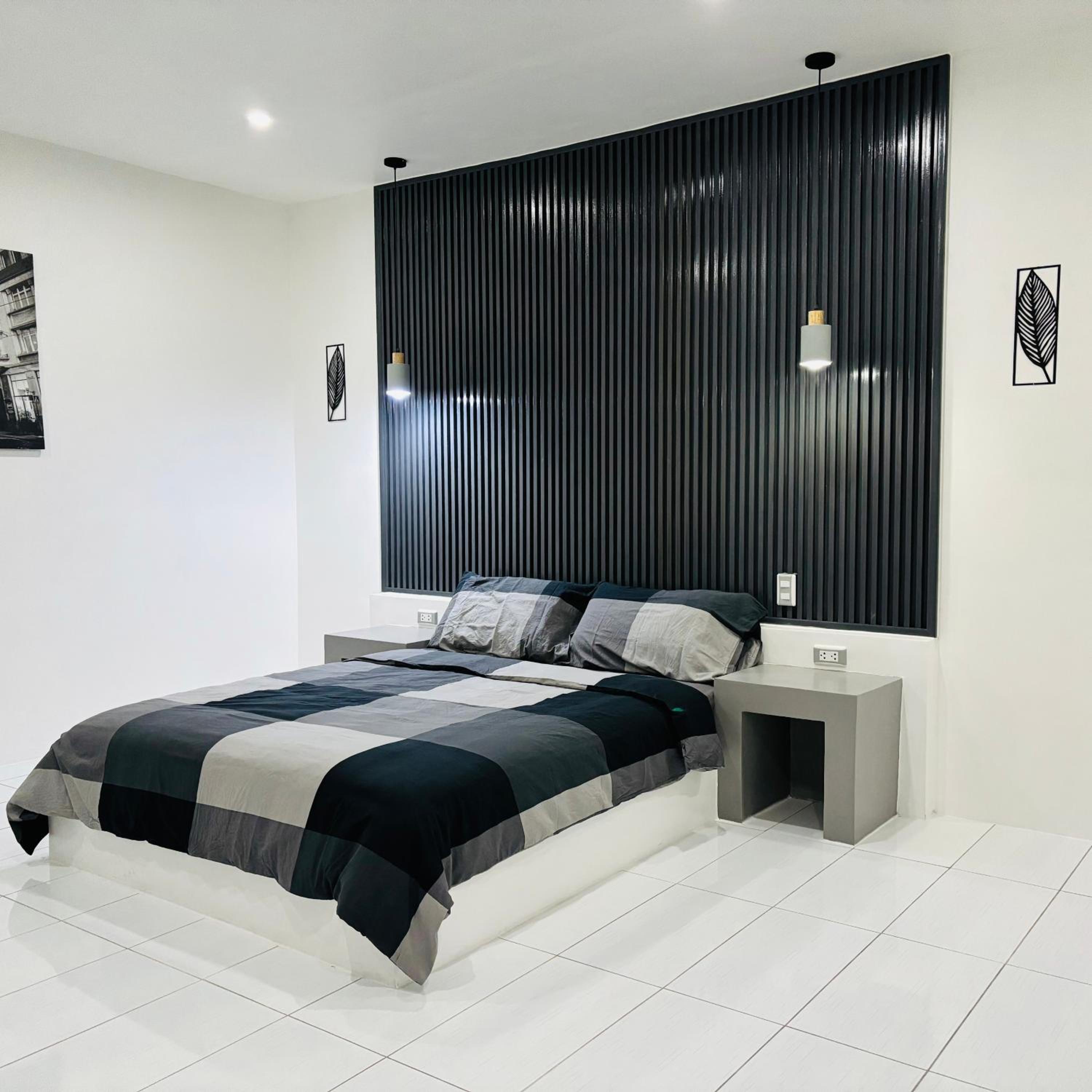 Queen Suite - Photo 1