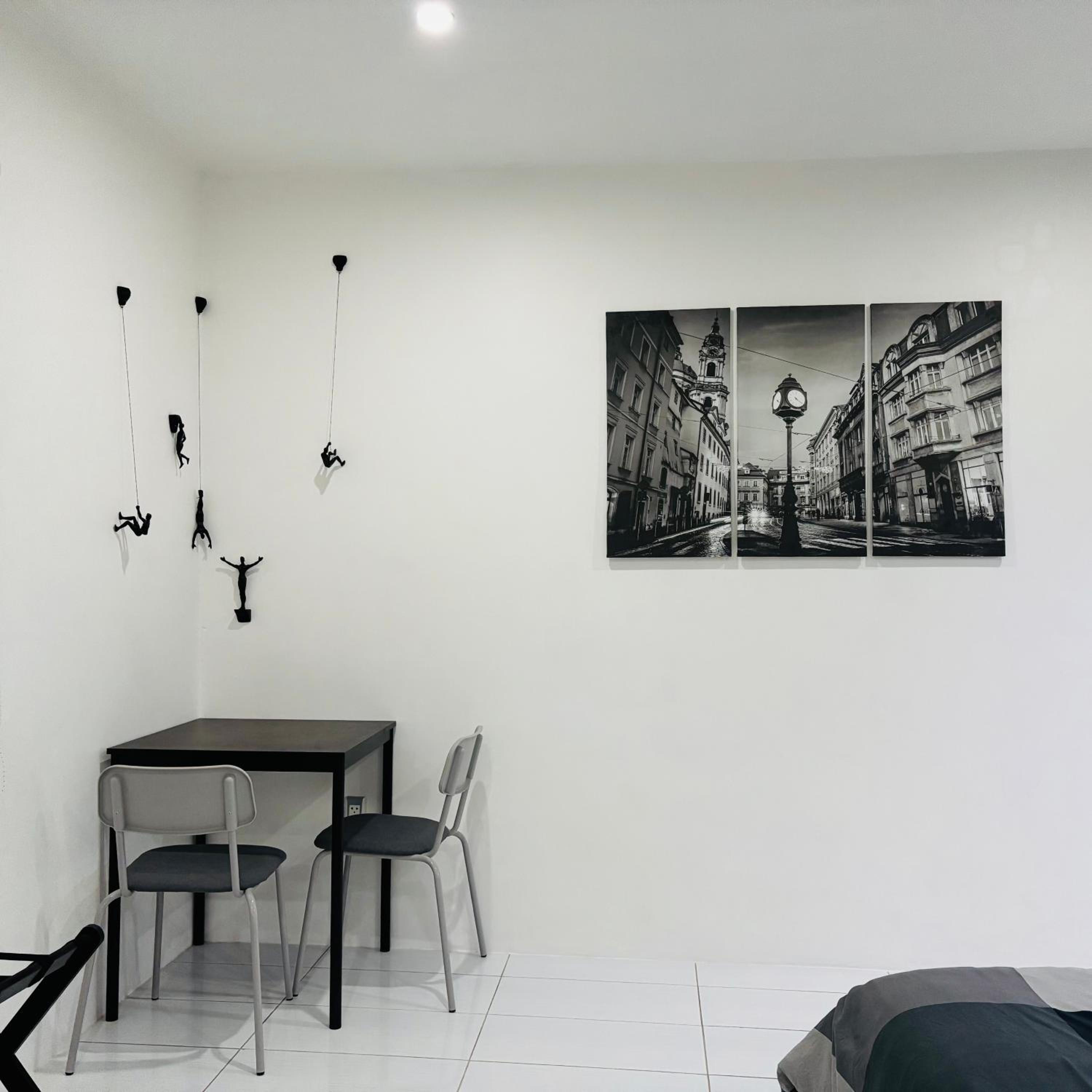 Queen Suite - Photo 2