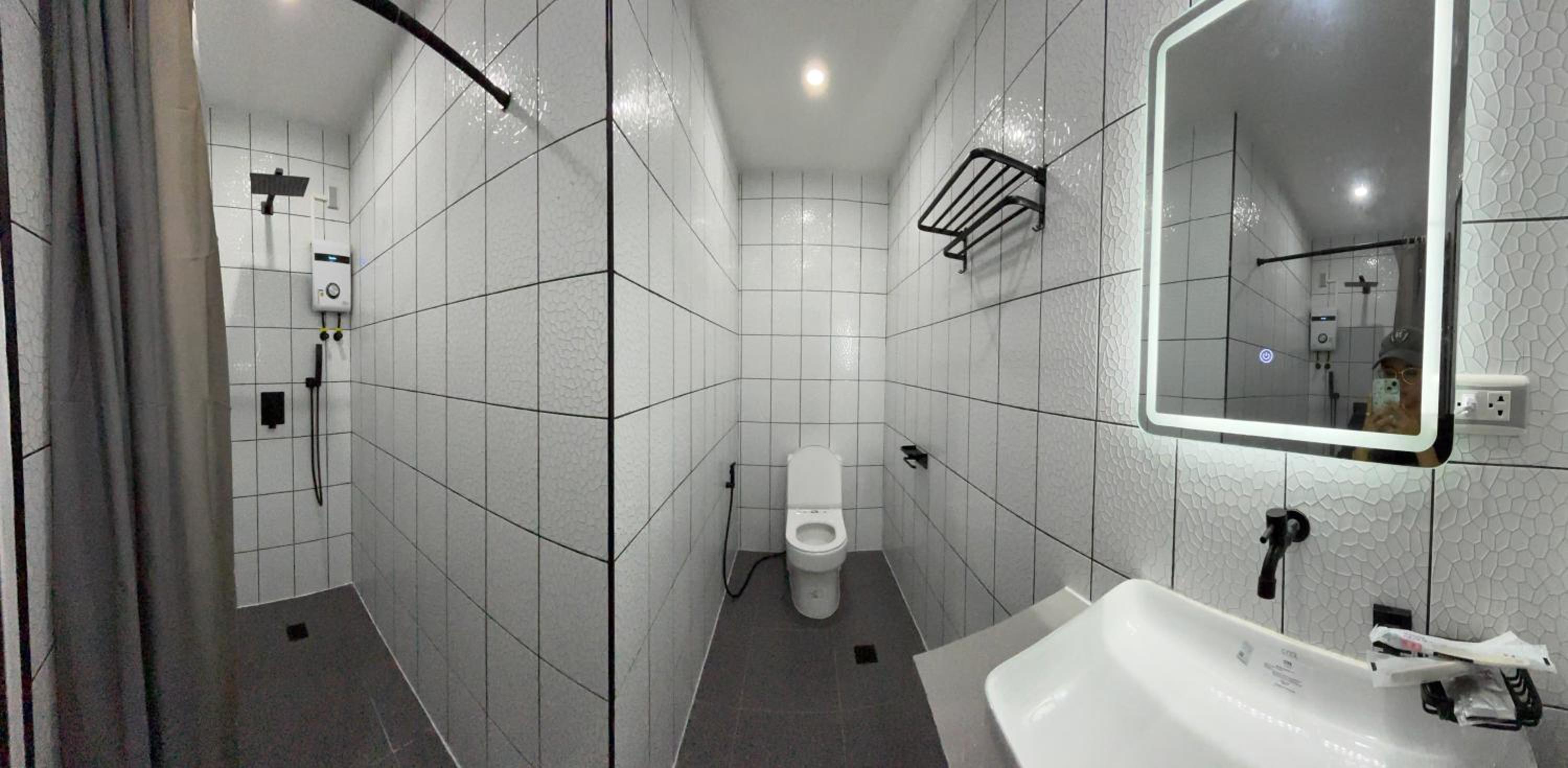 Queen Suite - Photo 9