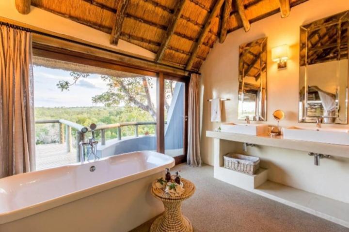 King Room With Pool View photo 3