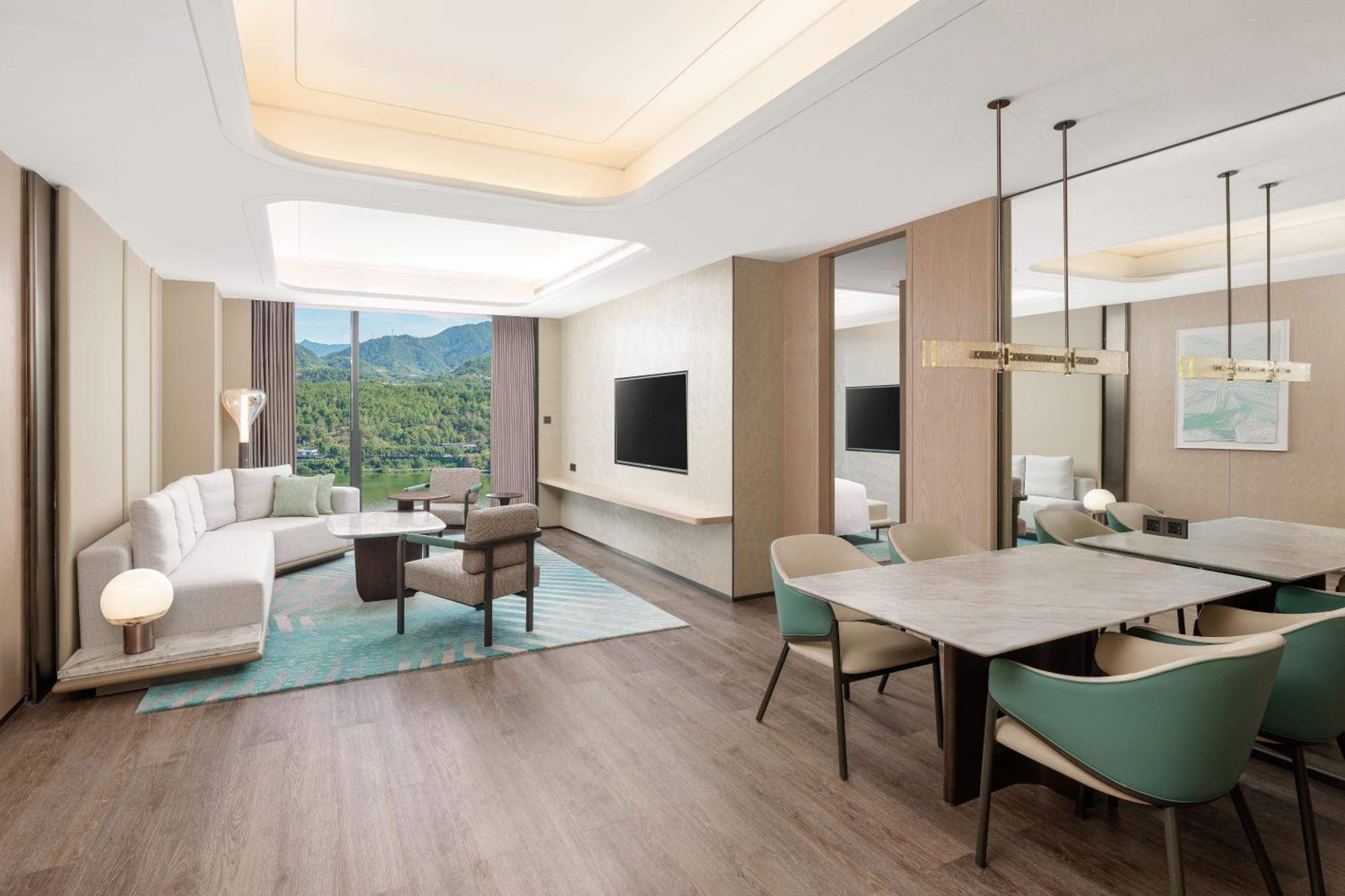 Deluxe One-Bedroom Suite