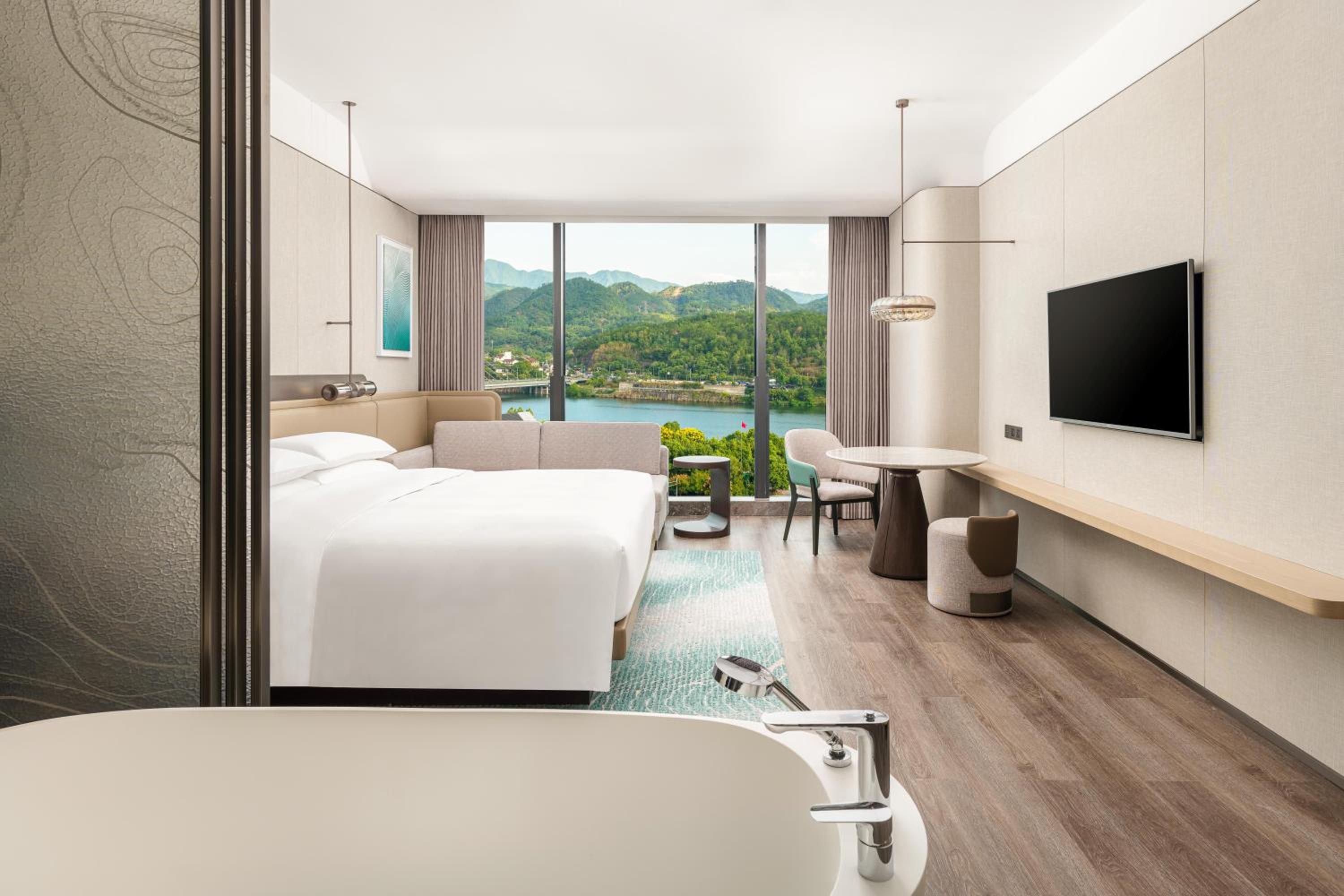 Deluxe King Room with River View