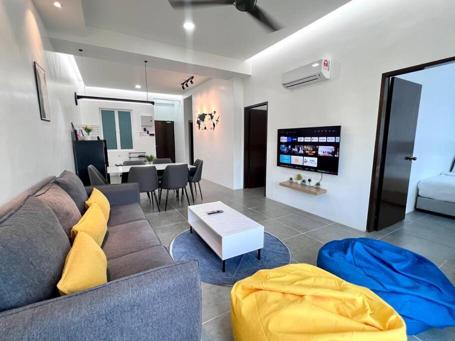 Three-Bedroom Apartment photo 2