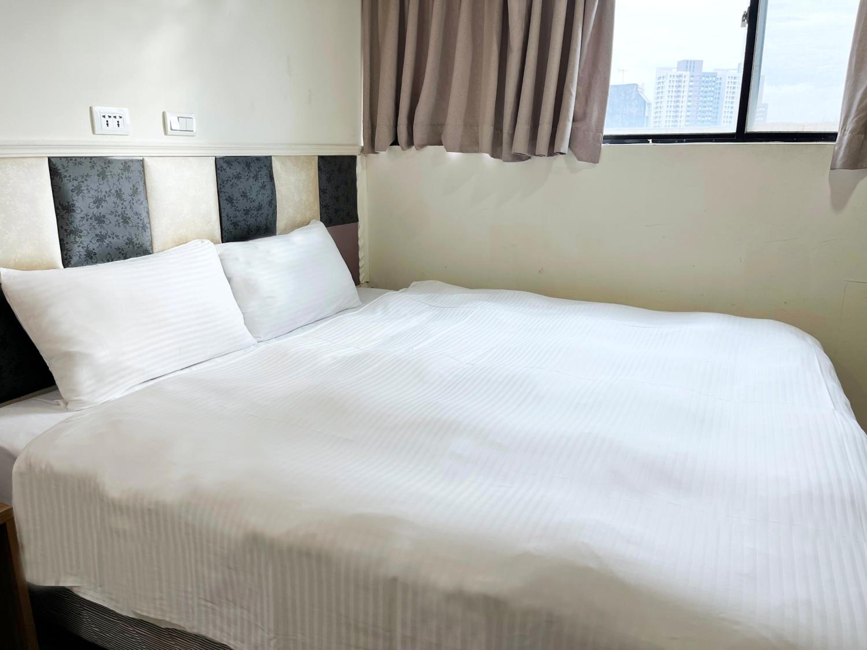 Standard Double Room - Photo 7