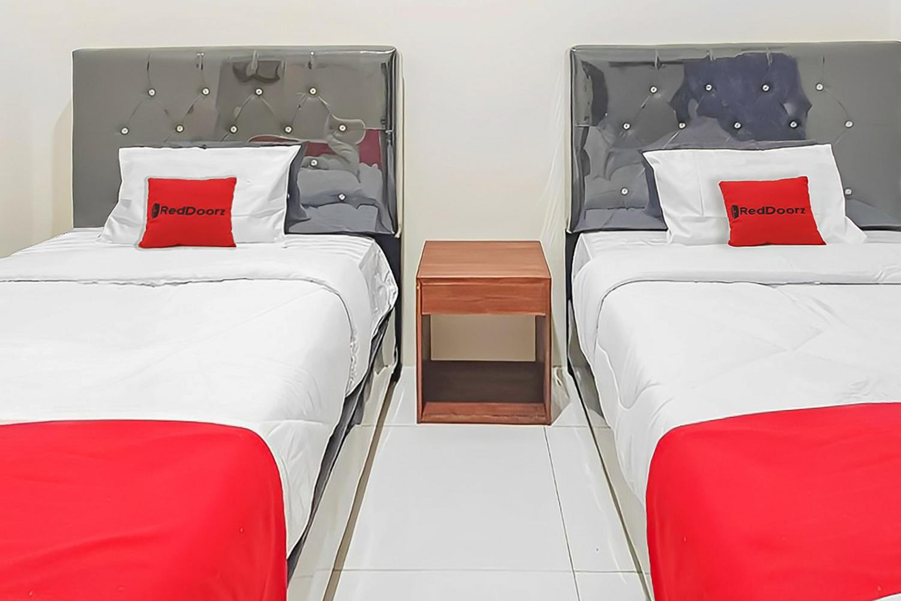 Standard Twin Room - Photo 1