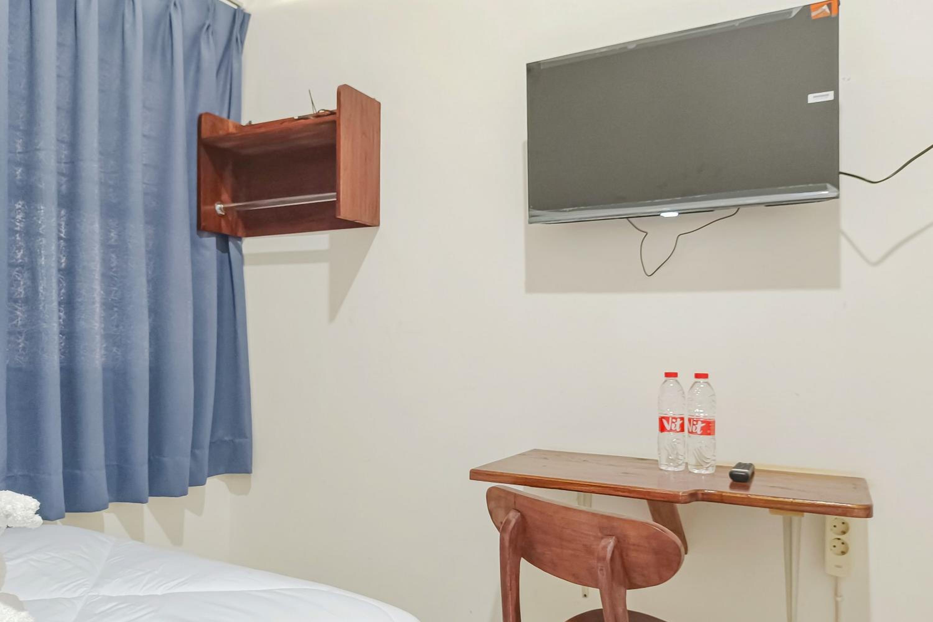 Standard Twin Room - Photo 3