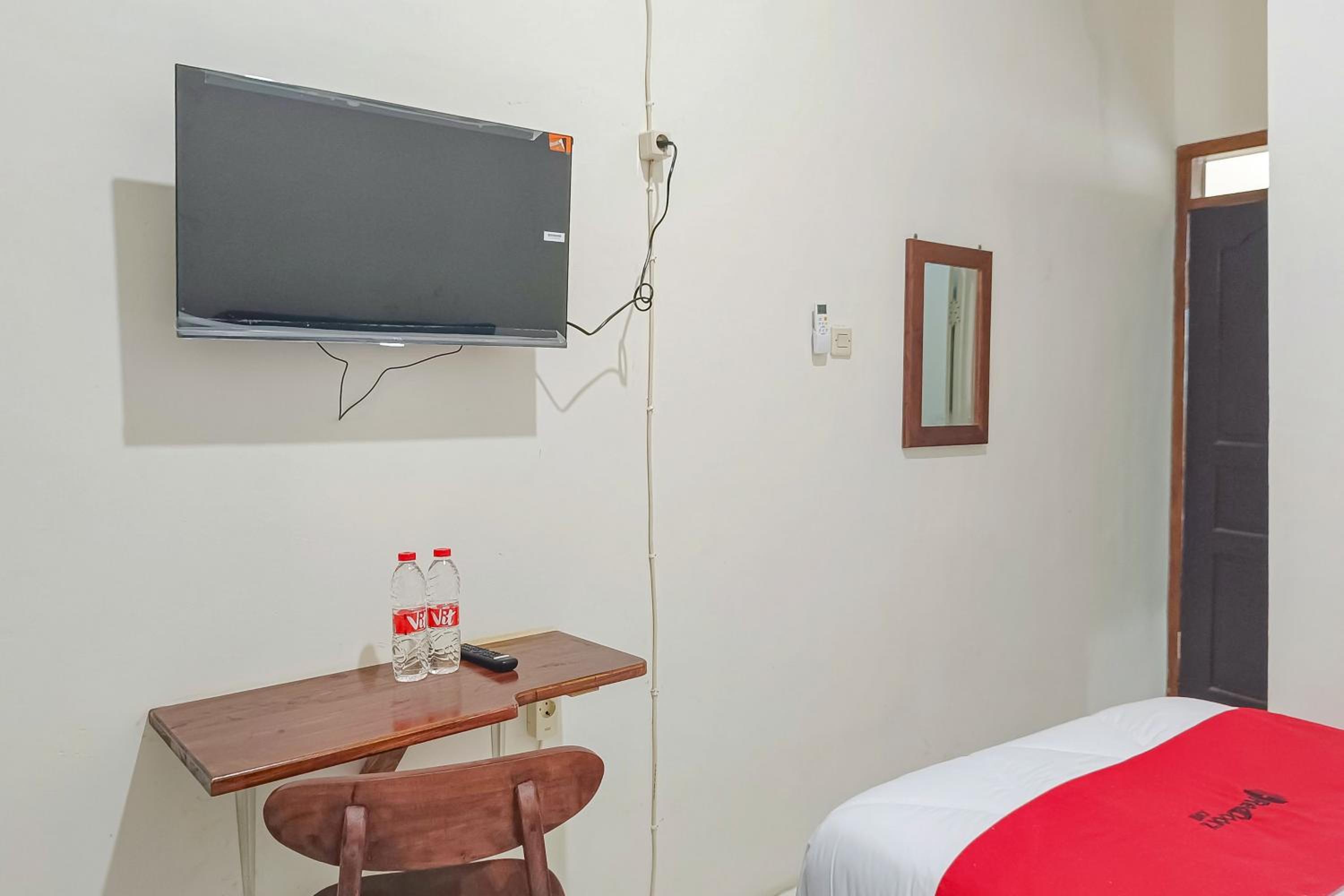 Standard Twin Room - Photo 4