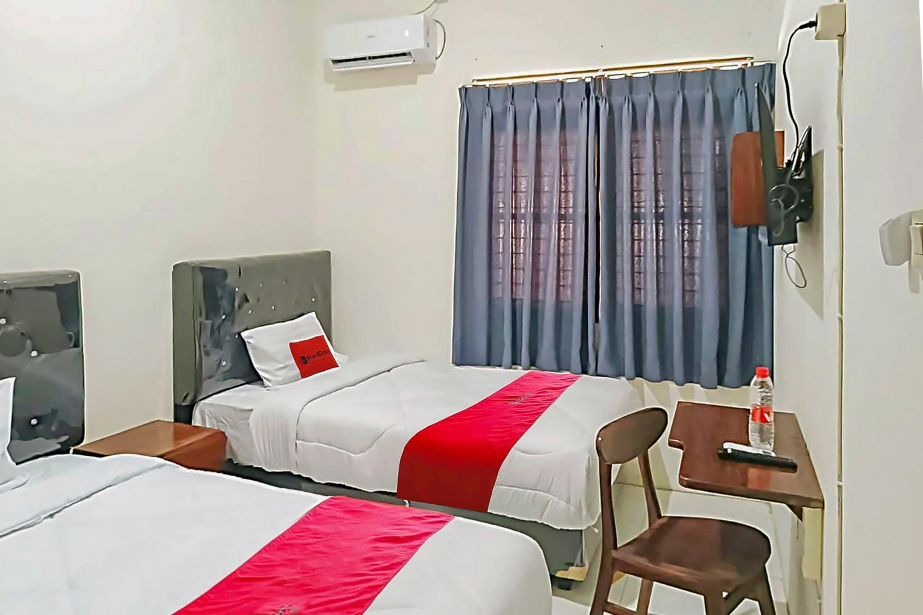 Standard Twin Room - Photo 6