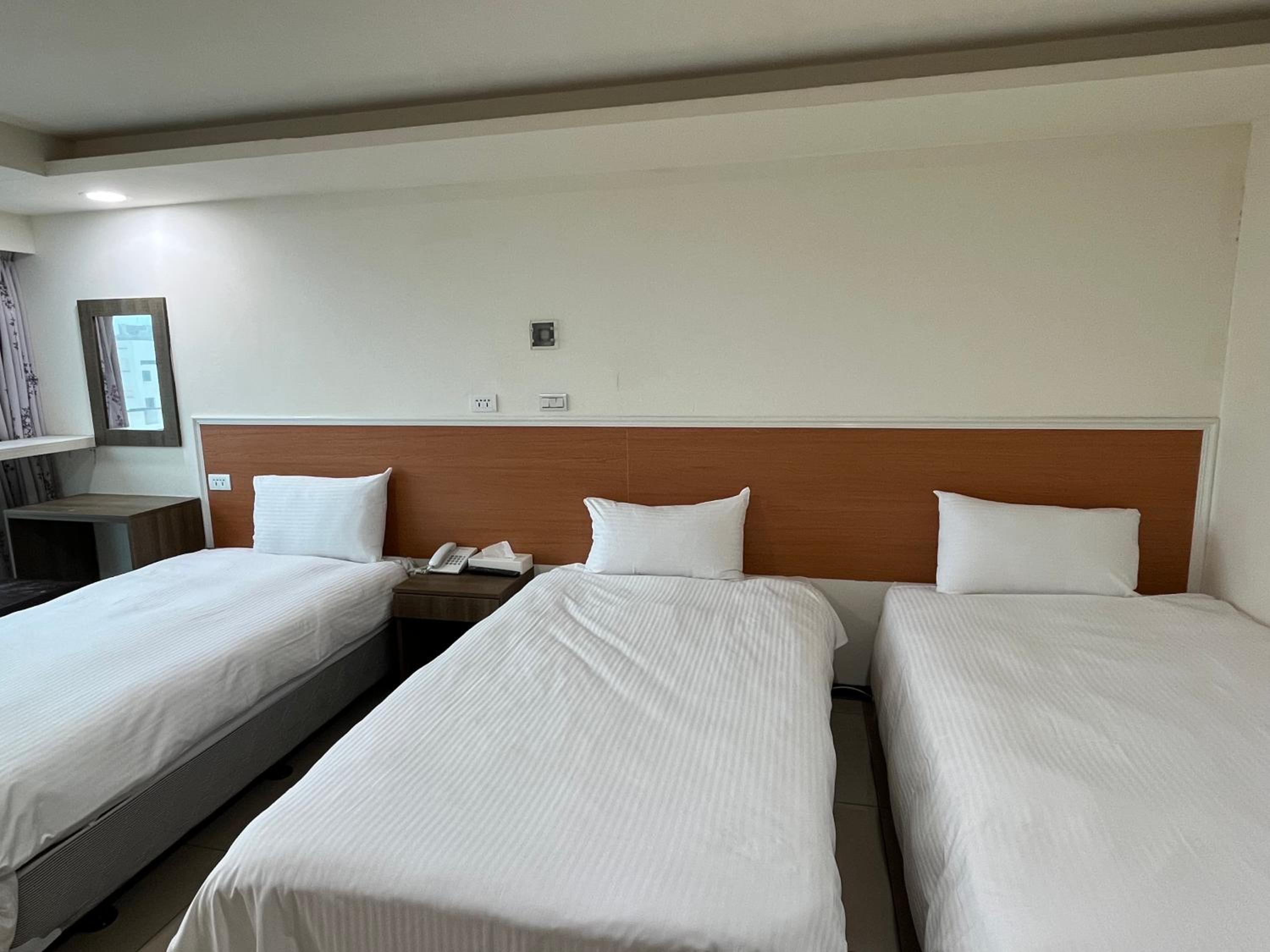 Deluxe Triple Room - Photo 5