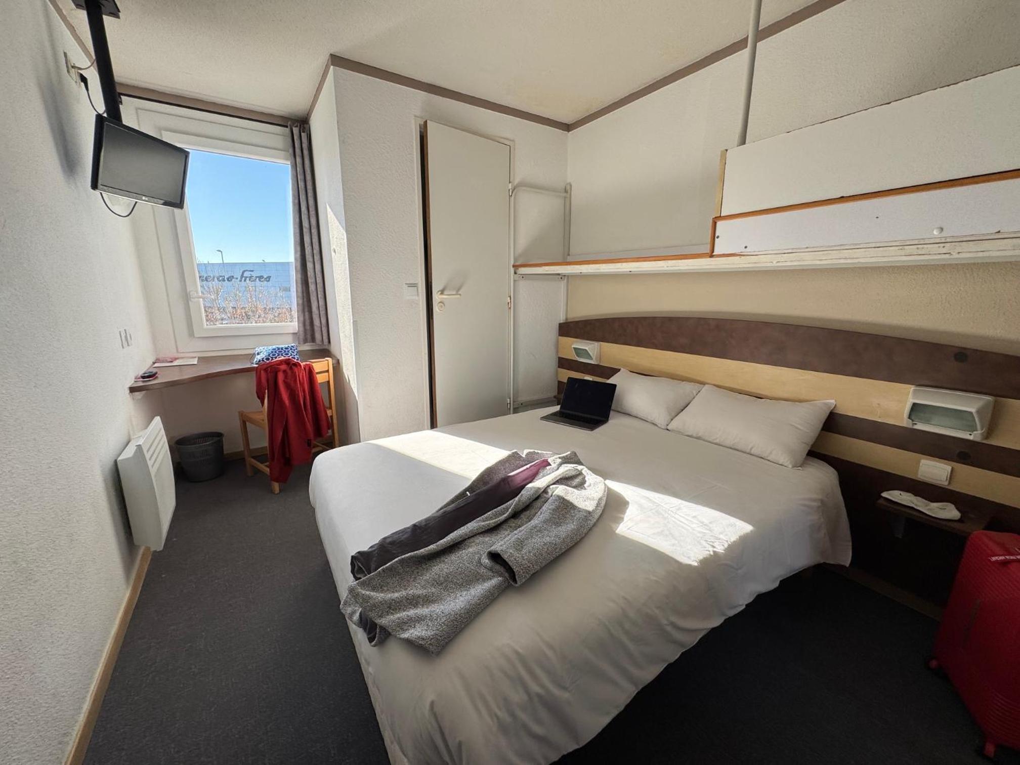 Triple Room with Bathroom - Photo 2