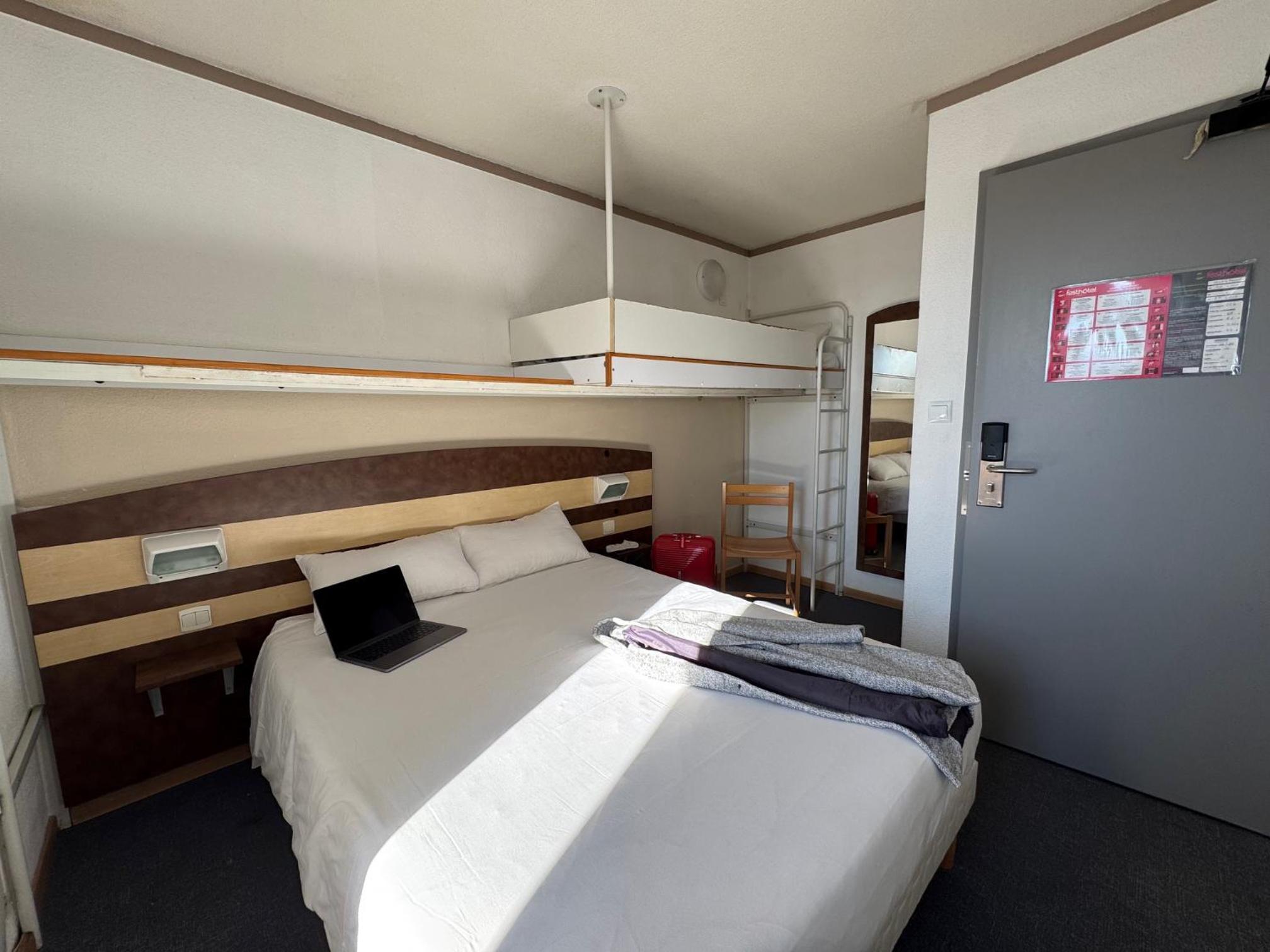 Triple Room with Bathroom - Photo 3