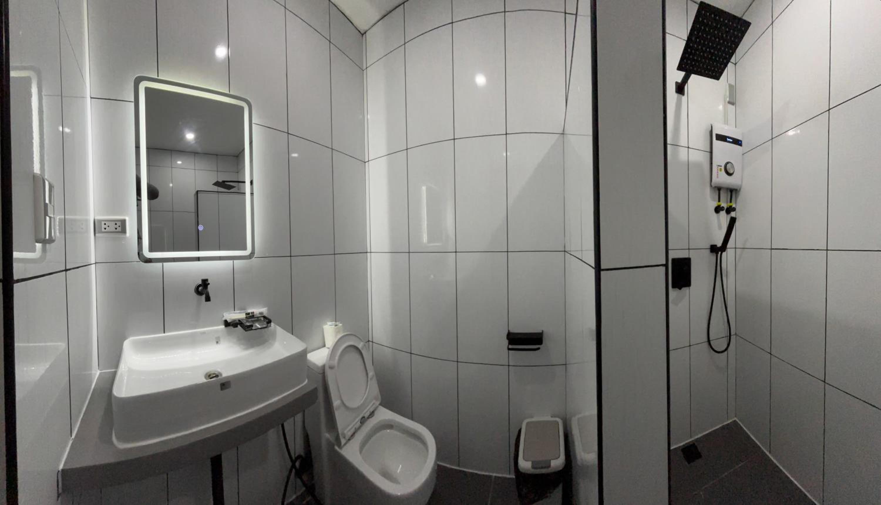 Suite - Photo 3