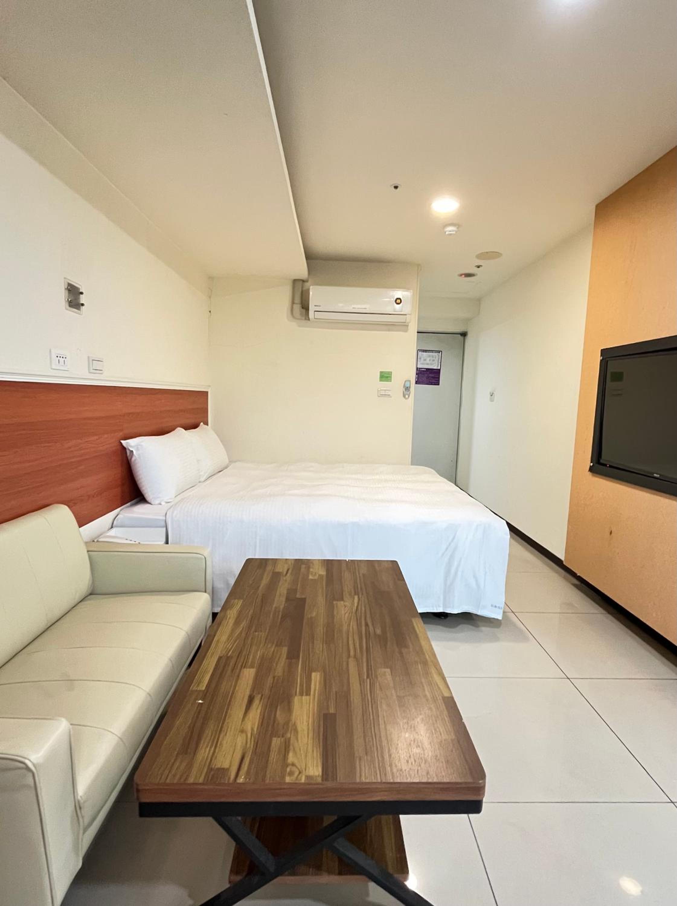 Deluxe Double Room - Photo 10