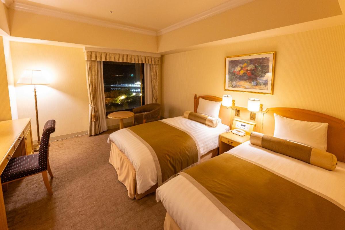 Superior Twin Room with Station View photo 2