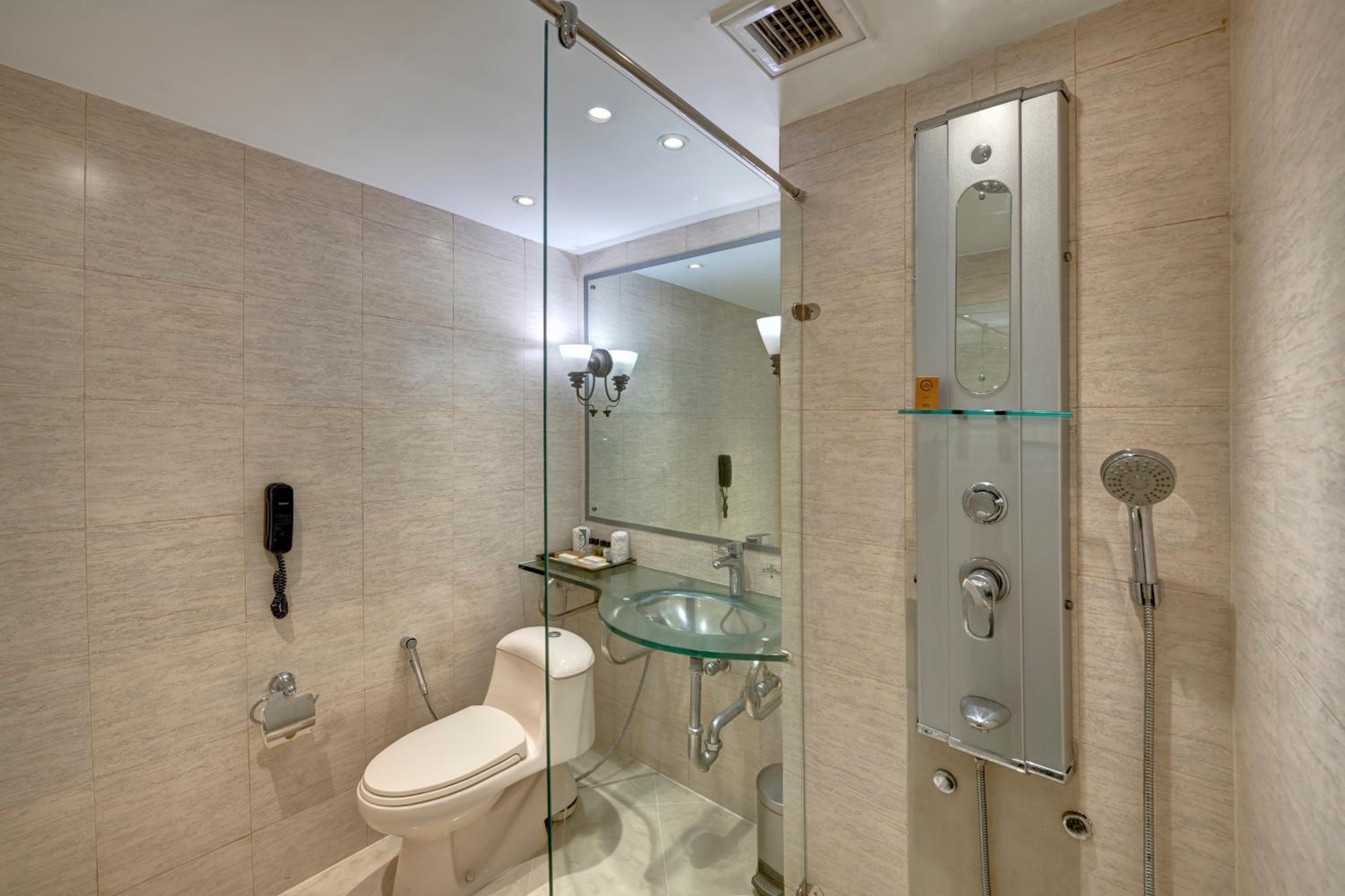 Standard Queen Room