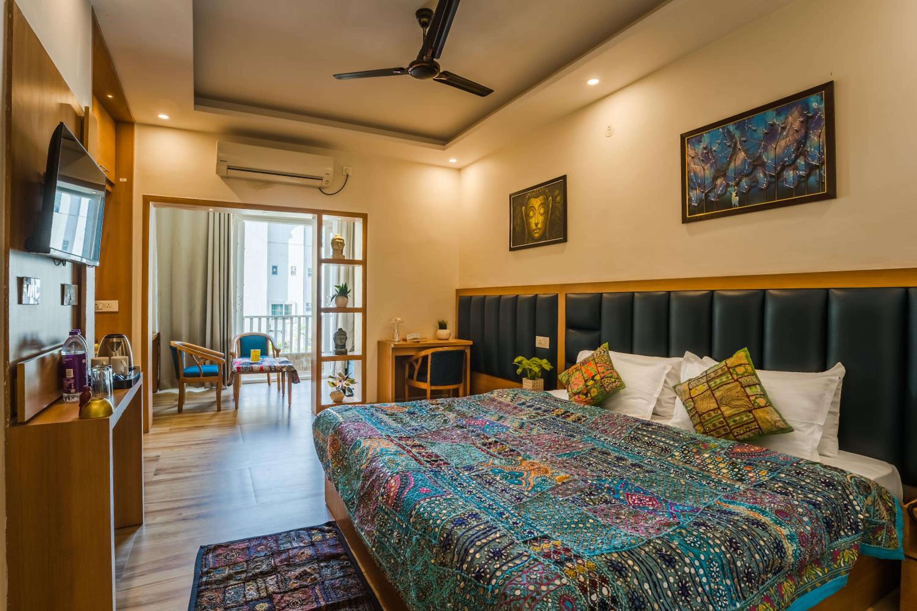 King Room with Balcony photo 1
