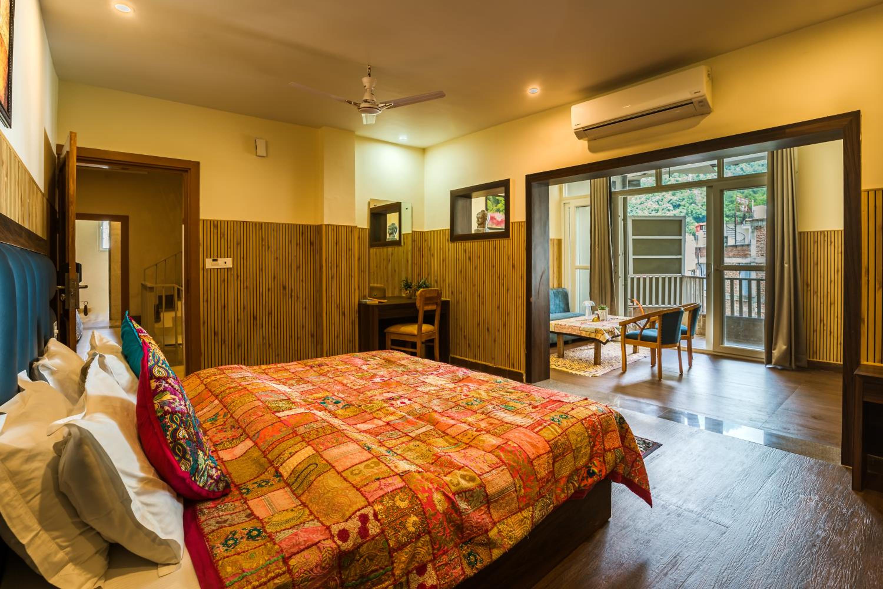 Suite with Balcony photo 1
