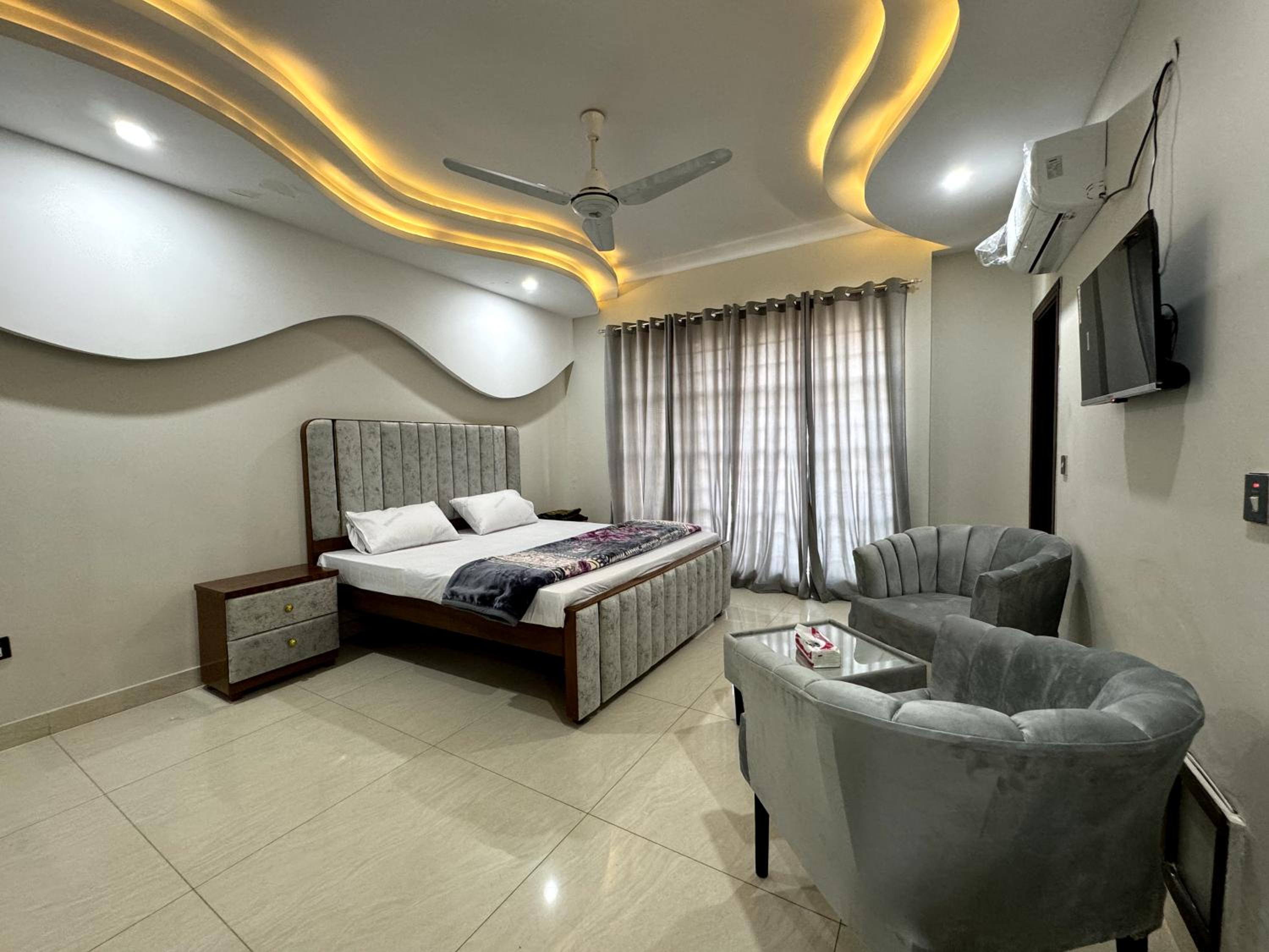 Family Room - Photo 4