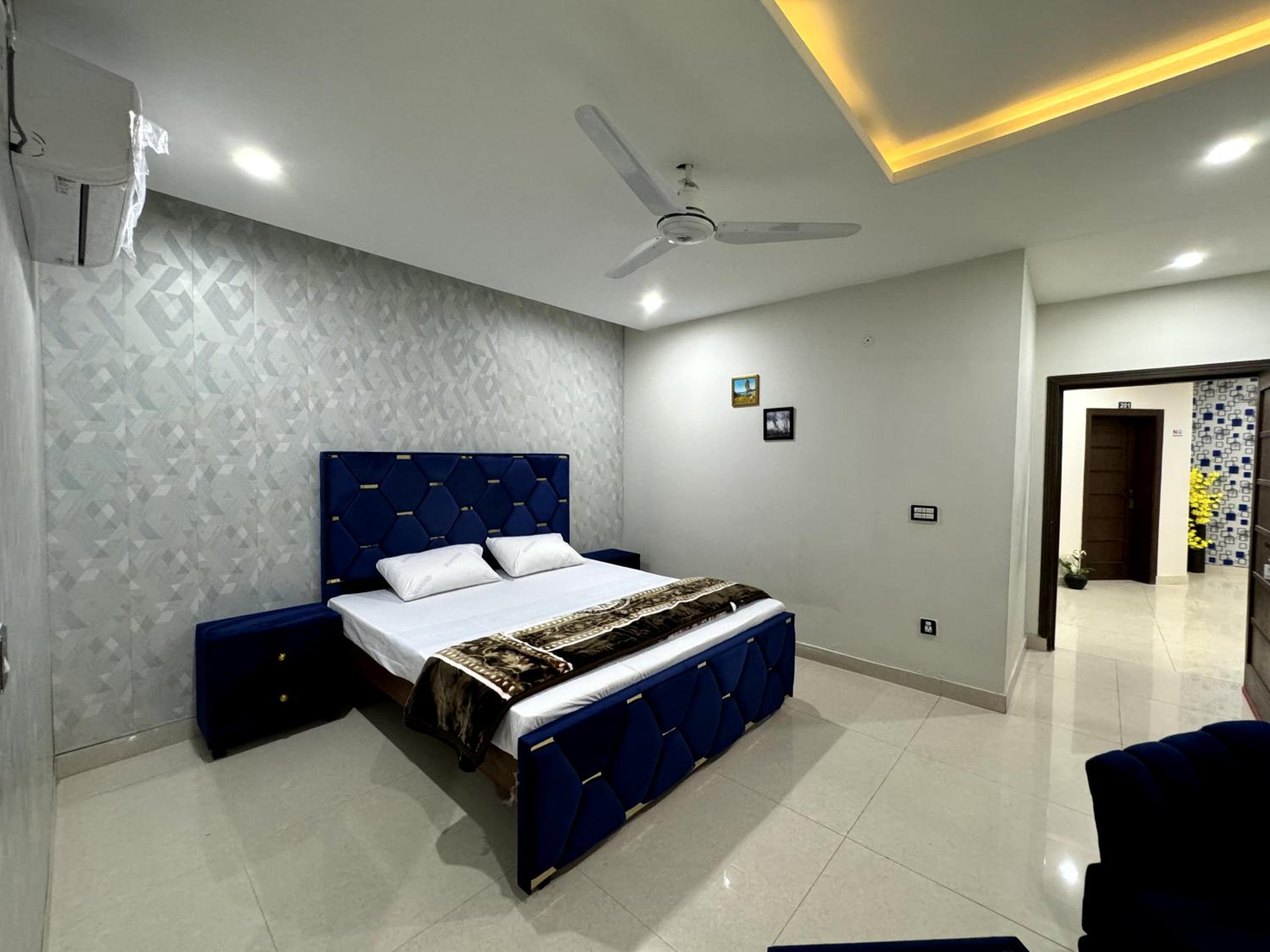 Family Room - Photo 6