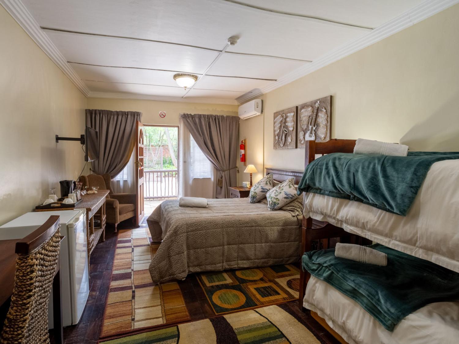 Superior Family Room photo 1
